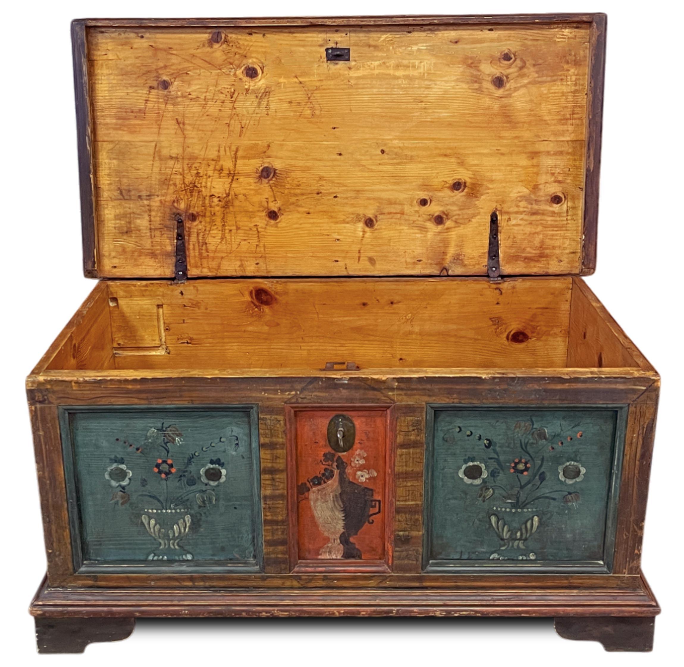Altro Floral Painted Blanket Chest - Early 19th Century