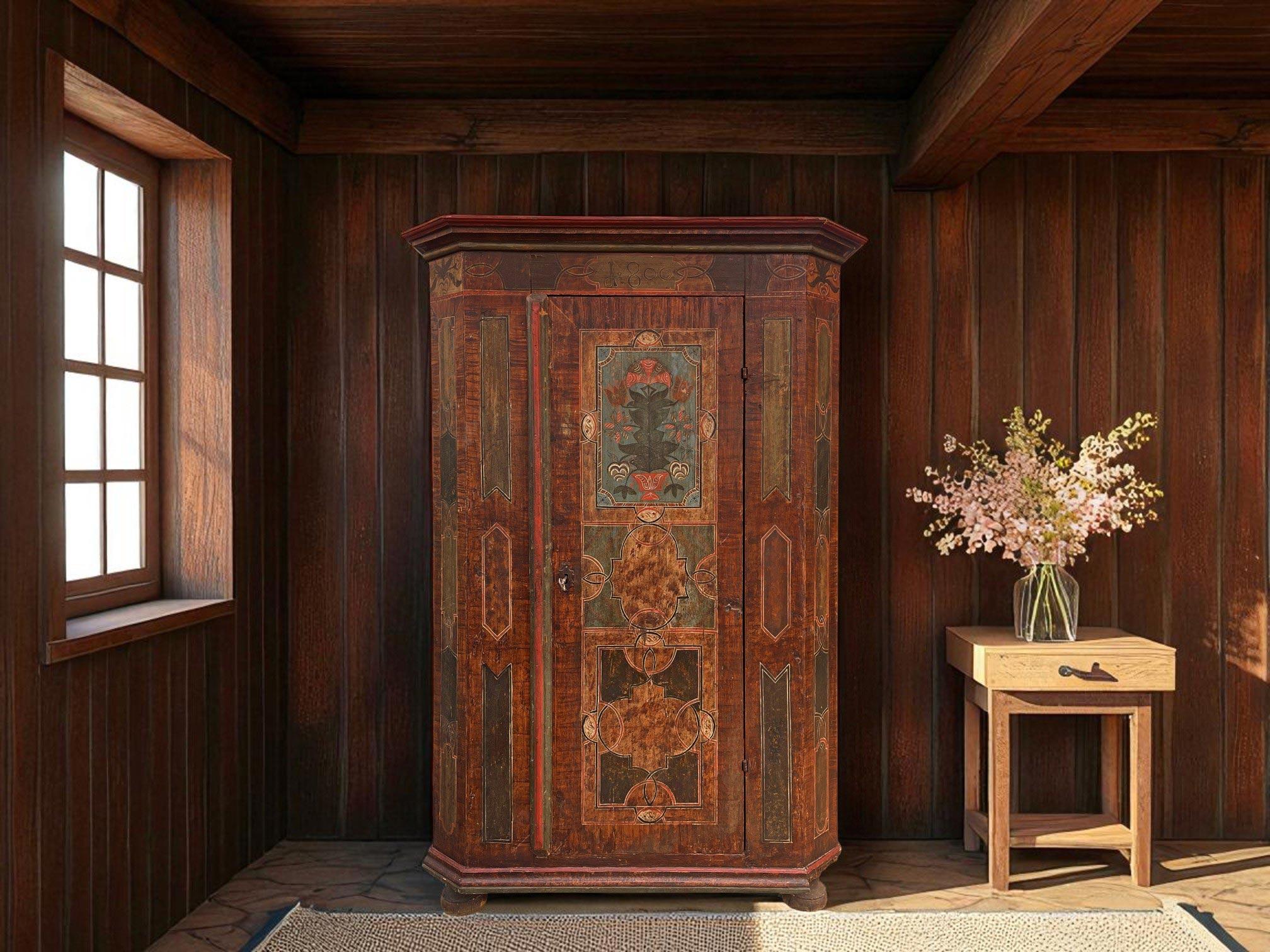 Floral Painted Cupboard, European Alps 1800 In condizioni buone in vendita a Vo', Veneto