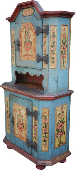 Meuble de rangement bleu clair peint à motifs floraux, Europe de l'Est, 1839