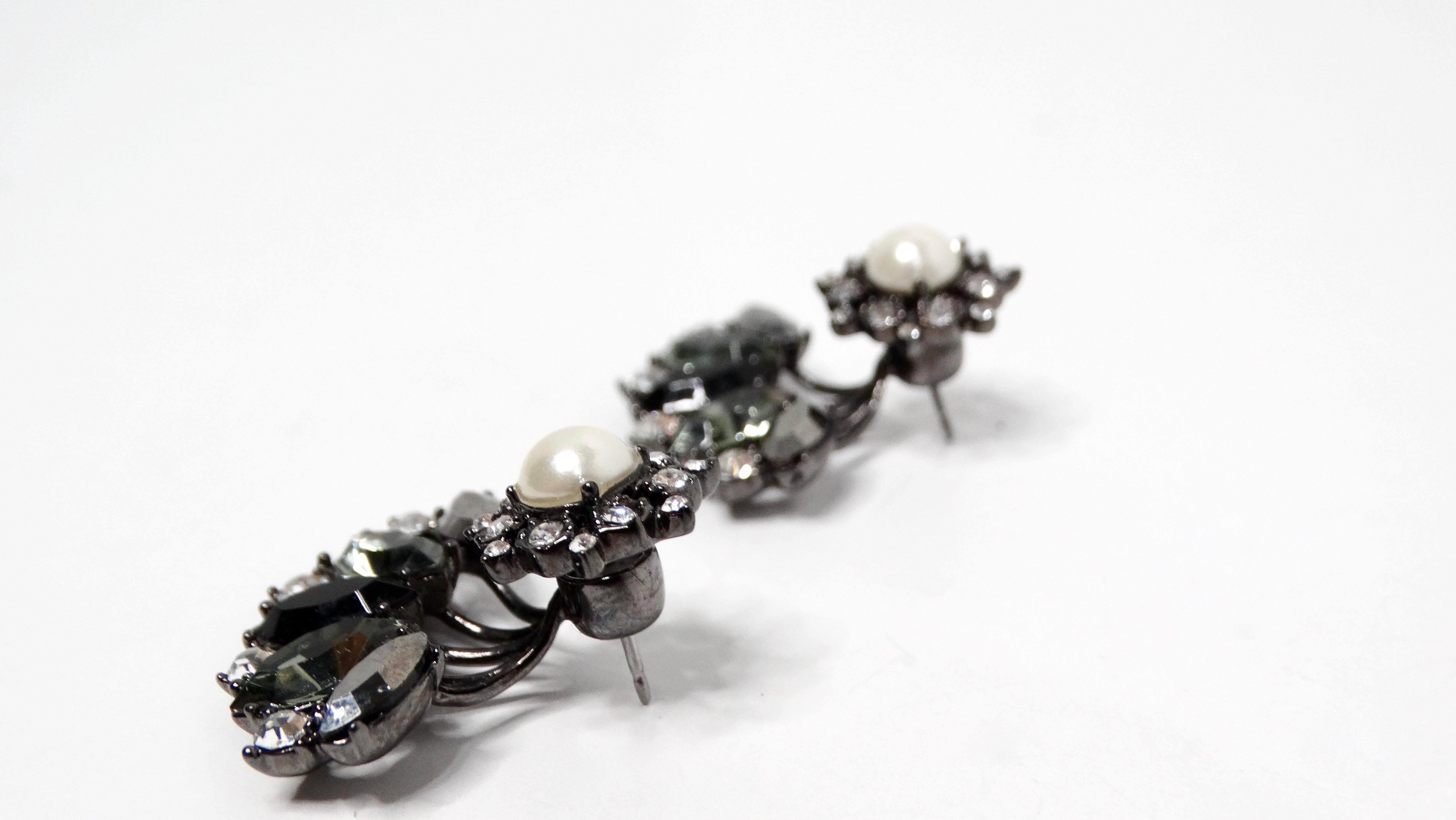 Boucles d'oreilles éventail 2 pièces en perle florale et cristal plaqué rhodium noir Bon état - En vente à Scottsdale, AZ