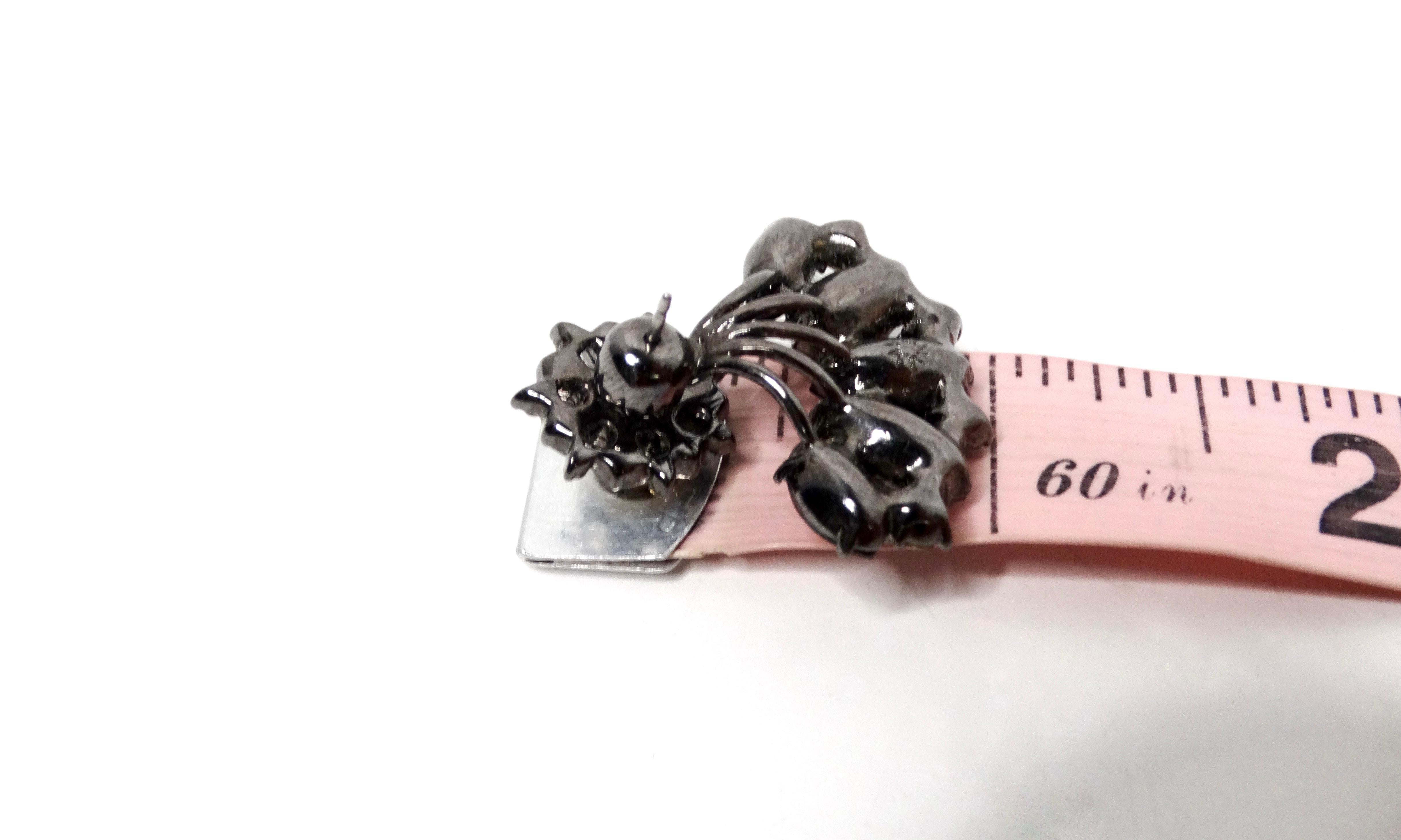 Boucles d'oreilles éventail 2 pièces en perle florale et cristal plaqué rhodium noir en vente 1