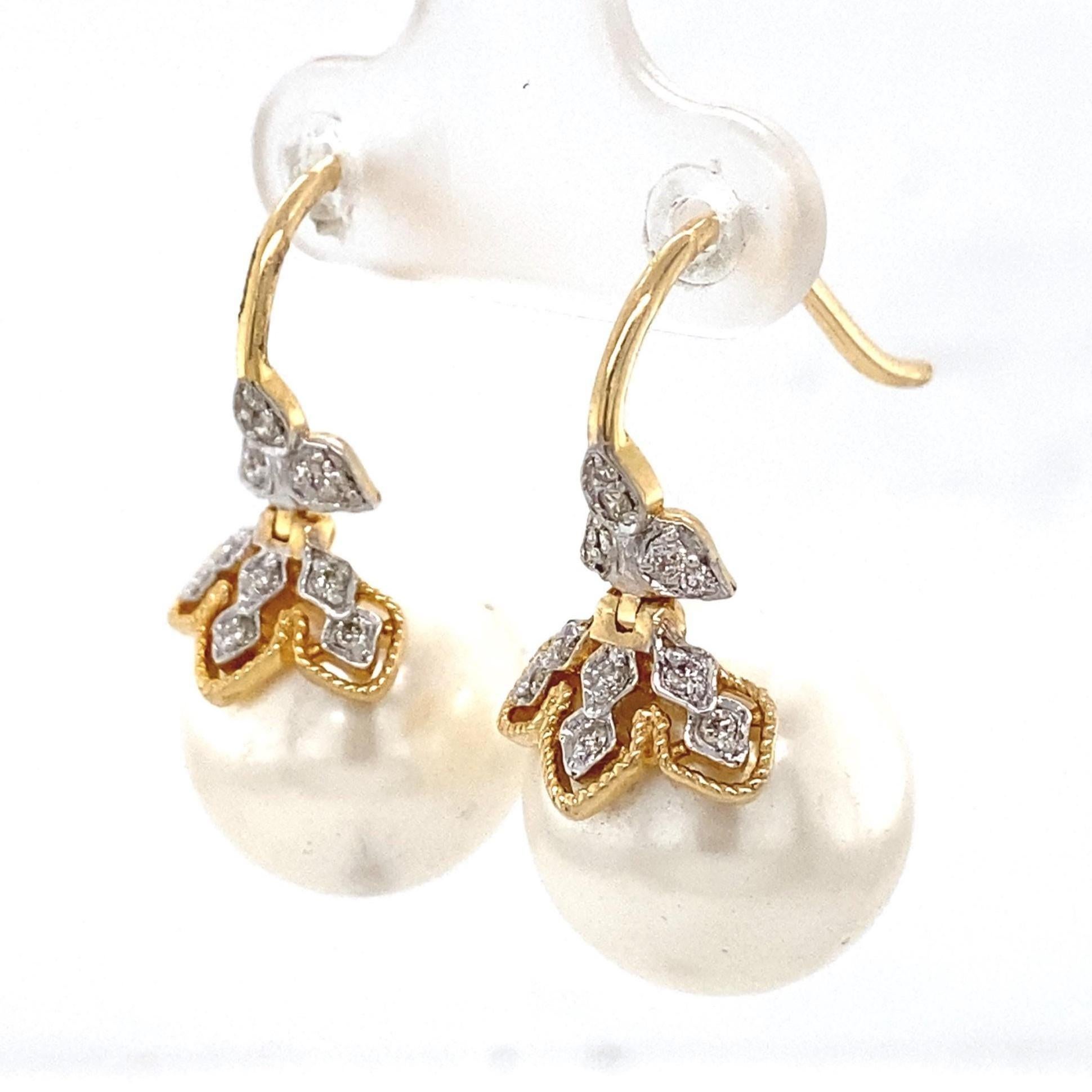 Taille ronde Pendants d'oreilles en or massif 14K avec perles florales et diamants (certifiés) en vente