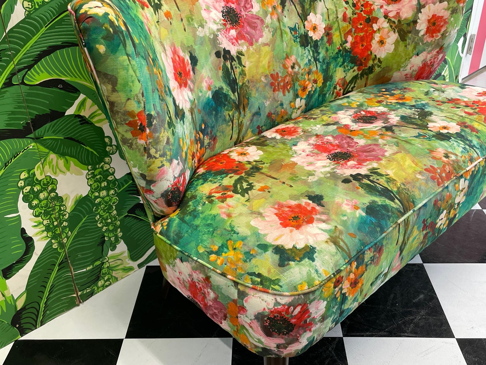 Floral Print Mid Century Style Settee In Good Condition For Sale In Jacksonville, FL