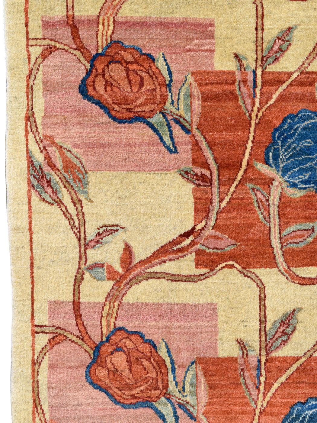 Laine Tapis persan Orley Shabahang en laine rouge, rose, bleu et crème à motifs floraux, 4 x 6 pieds en vente