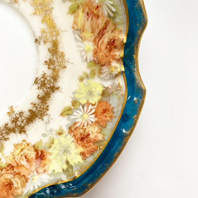 Blumen florale, reichblaue Limoges-Keramik-Kaffeeuntertasse, Limoges, Frankreich, 1800er Jahre (Französische Provence) im Angebot