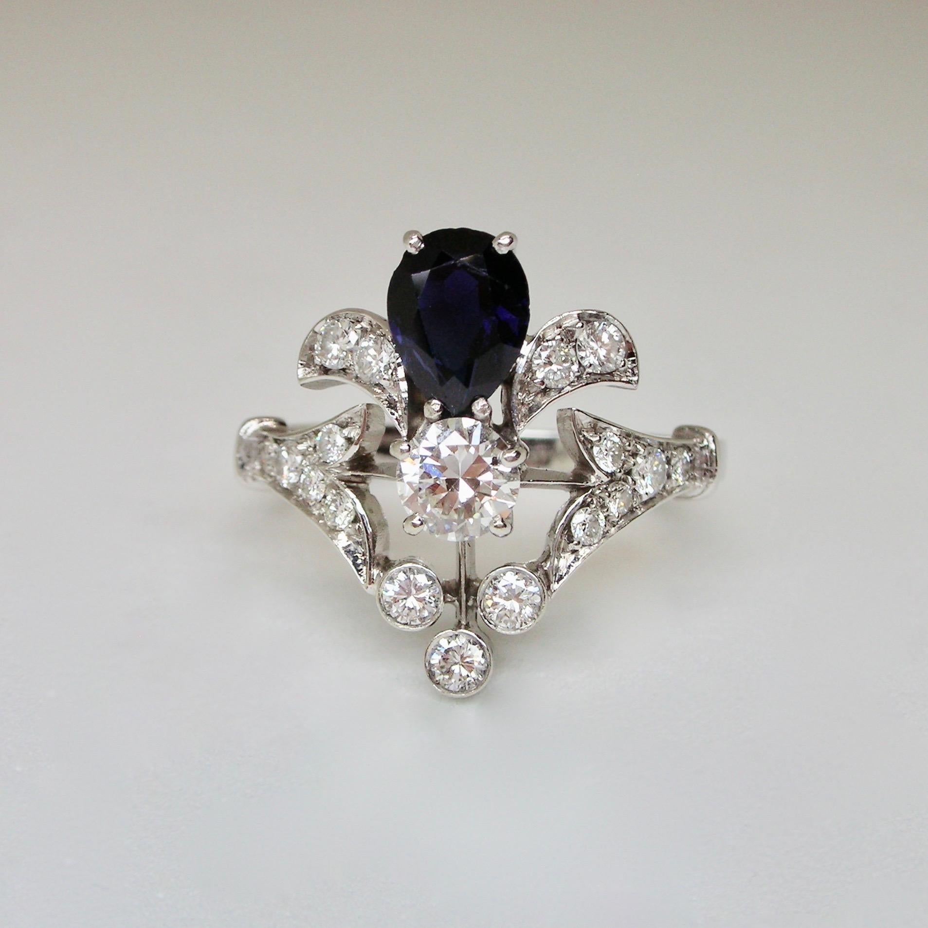 Taille ronde Bague florale sertie de diamants et de saphirs des années 1960 en vente