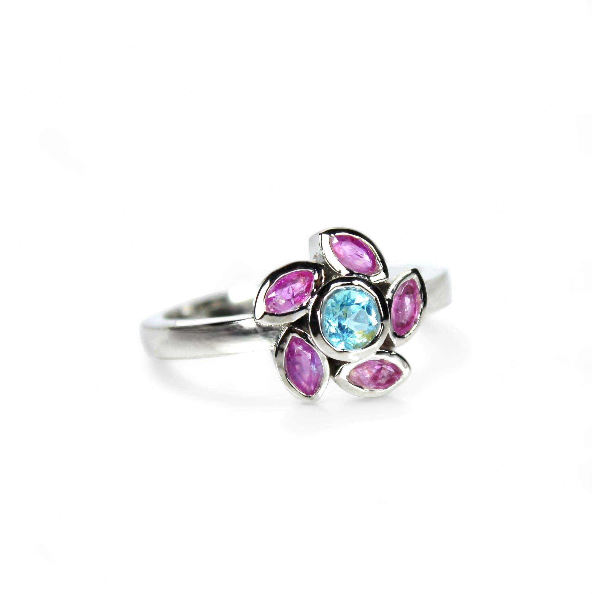 Floral-Ring mit natürlichen rosa Rubinen und blauem Topas (Marquiseschliff) im Angebot
