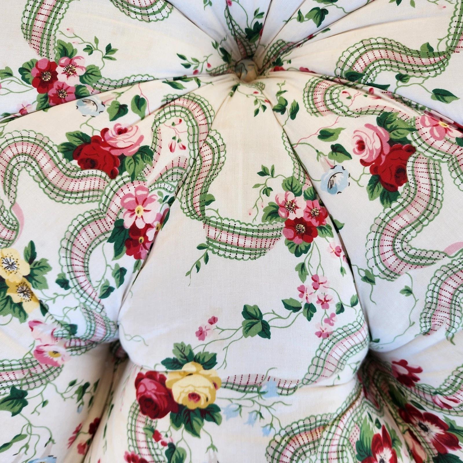 Floral Roses Ottoman Tufted Round For Sale 9