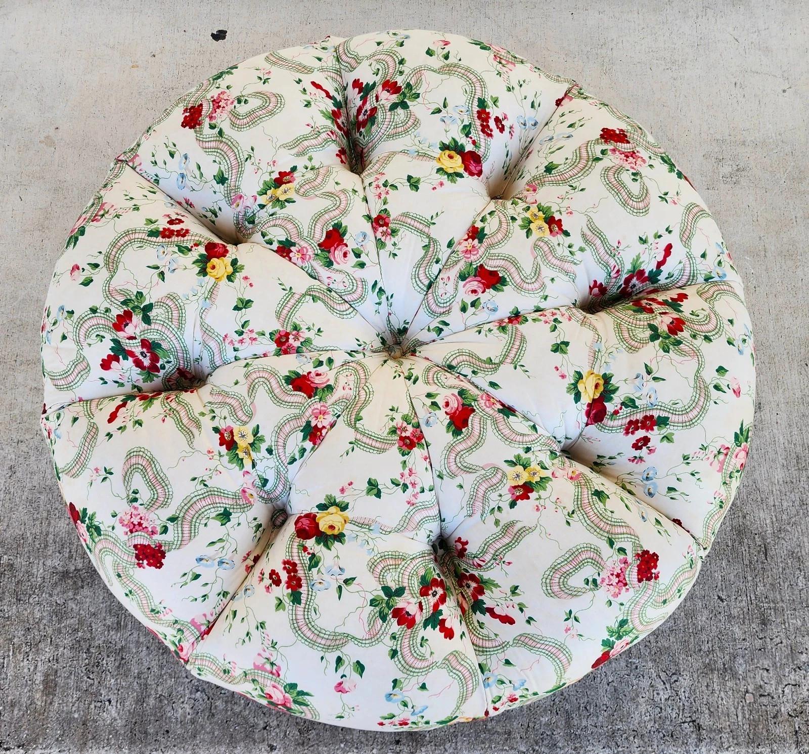 Floral Roses Ottoman Tufted Round In Good Condition For Sale In Lake Worth, FL