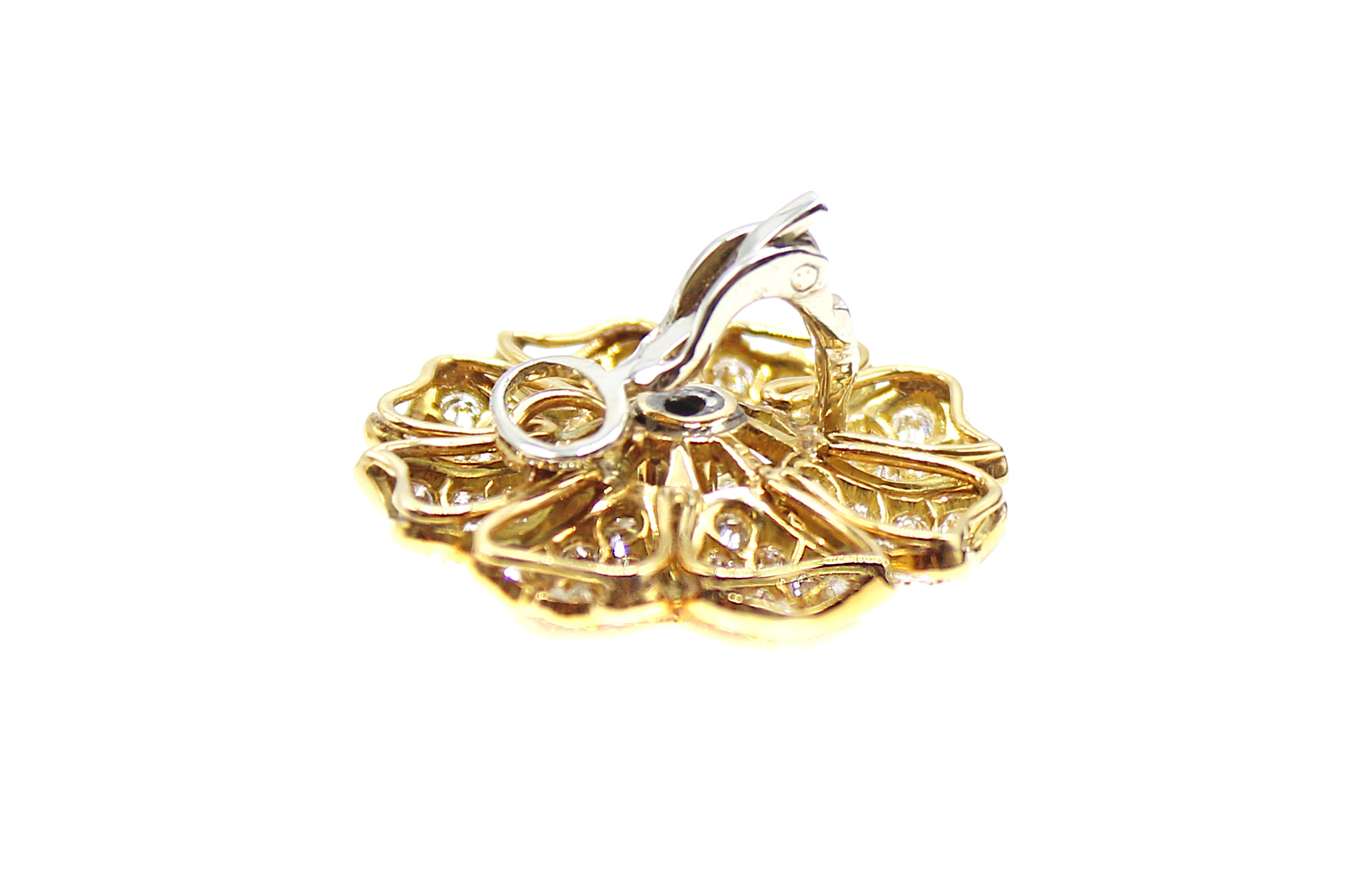 Ohrclips aus Gelbgold mit floralem runden Diamanten im Brillantschliff (Rundschliff)