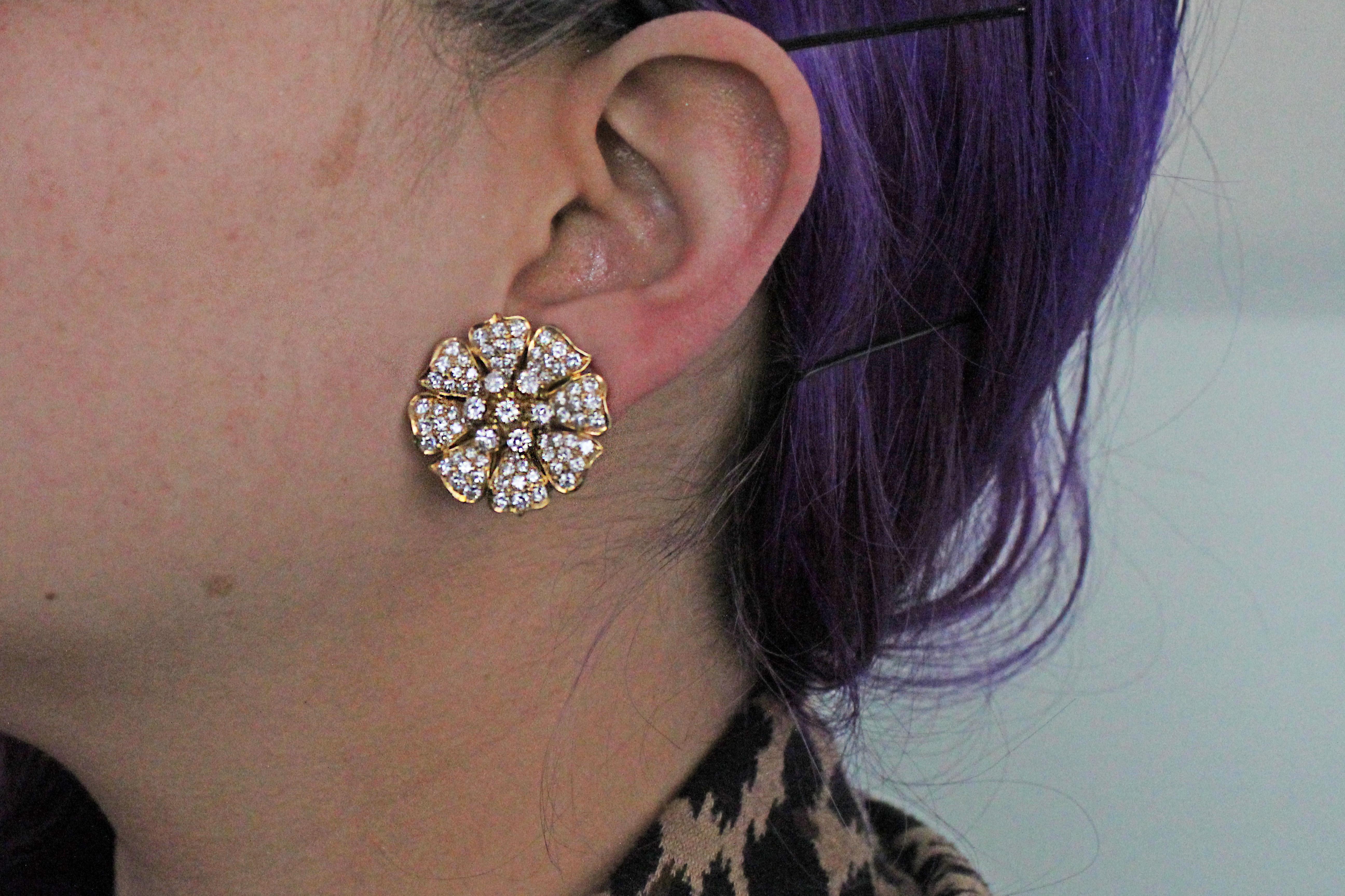 Floral Round Brilliant Cut Diamond Yellow Gold Ear Clips In Excellent Condition In New York, NY