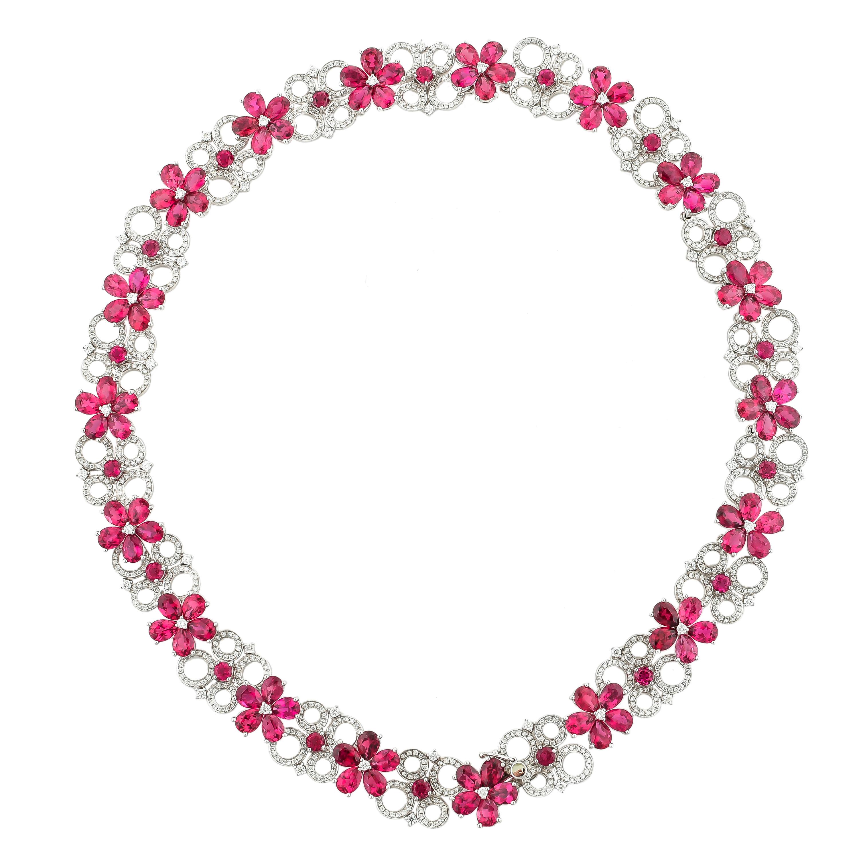 Sunita Nahata Floral Rubelit-Halskette mit Diamanten aus 18 Karat Gold (Zeitgenössisch) im Angebot