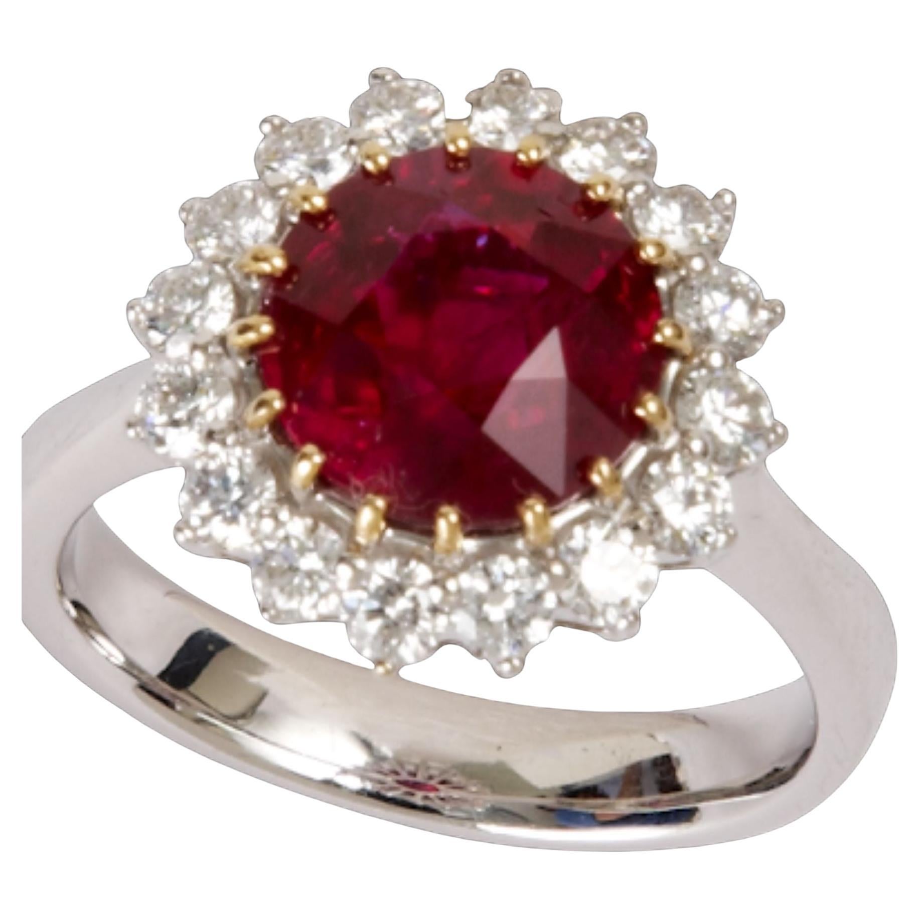 Floraler Rubin 4 Karat Ring mit 1 Karat Diamanten
