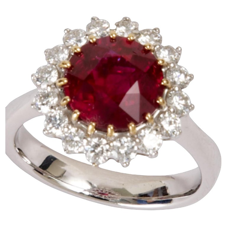 Bague florale en rubis de carats avec diamants de carat En