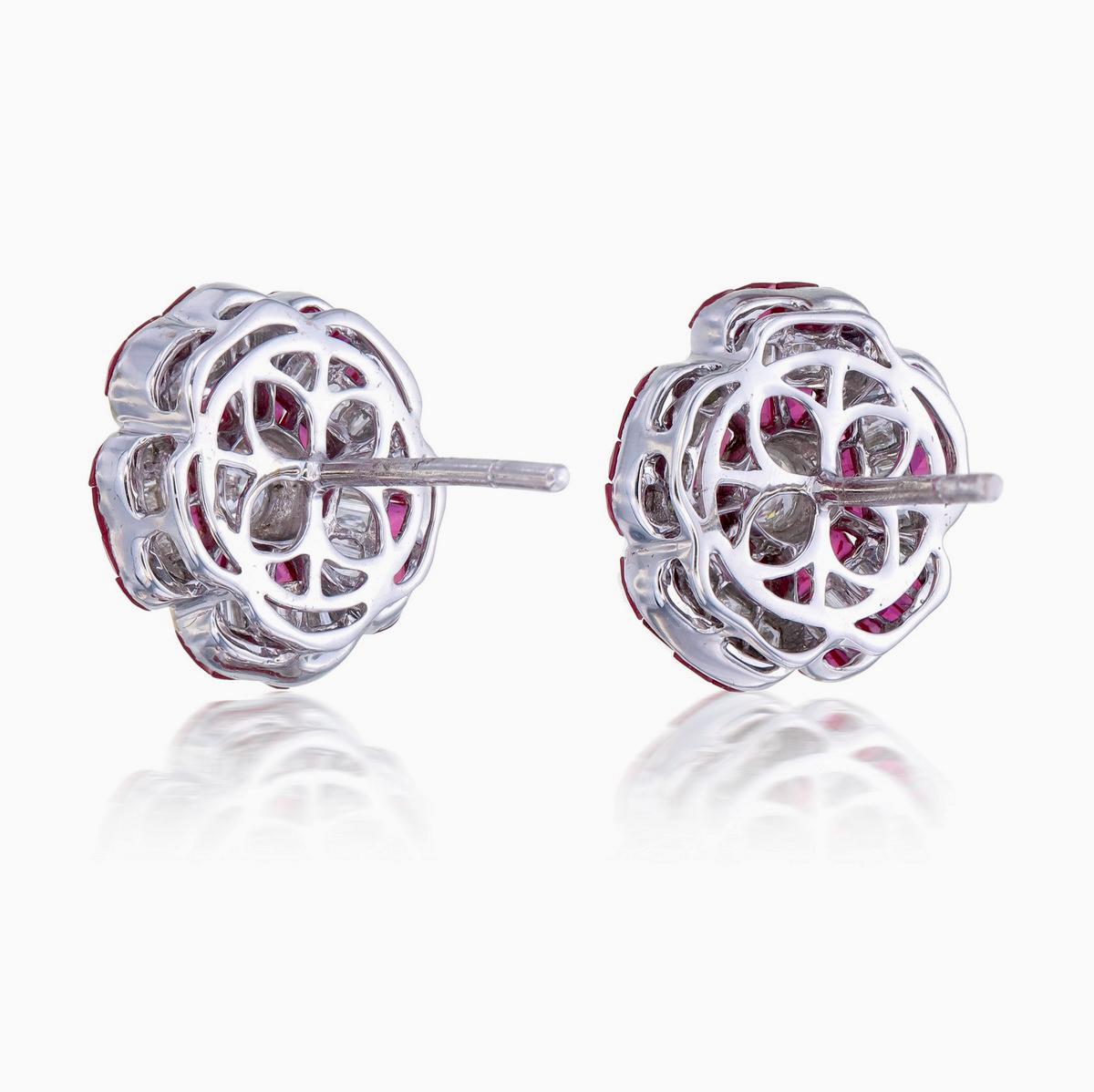 Floral Ruby and Diamond Earrings Studs in 18 Karat White Gold In New Condition For Sale In Bangkok, TH