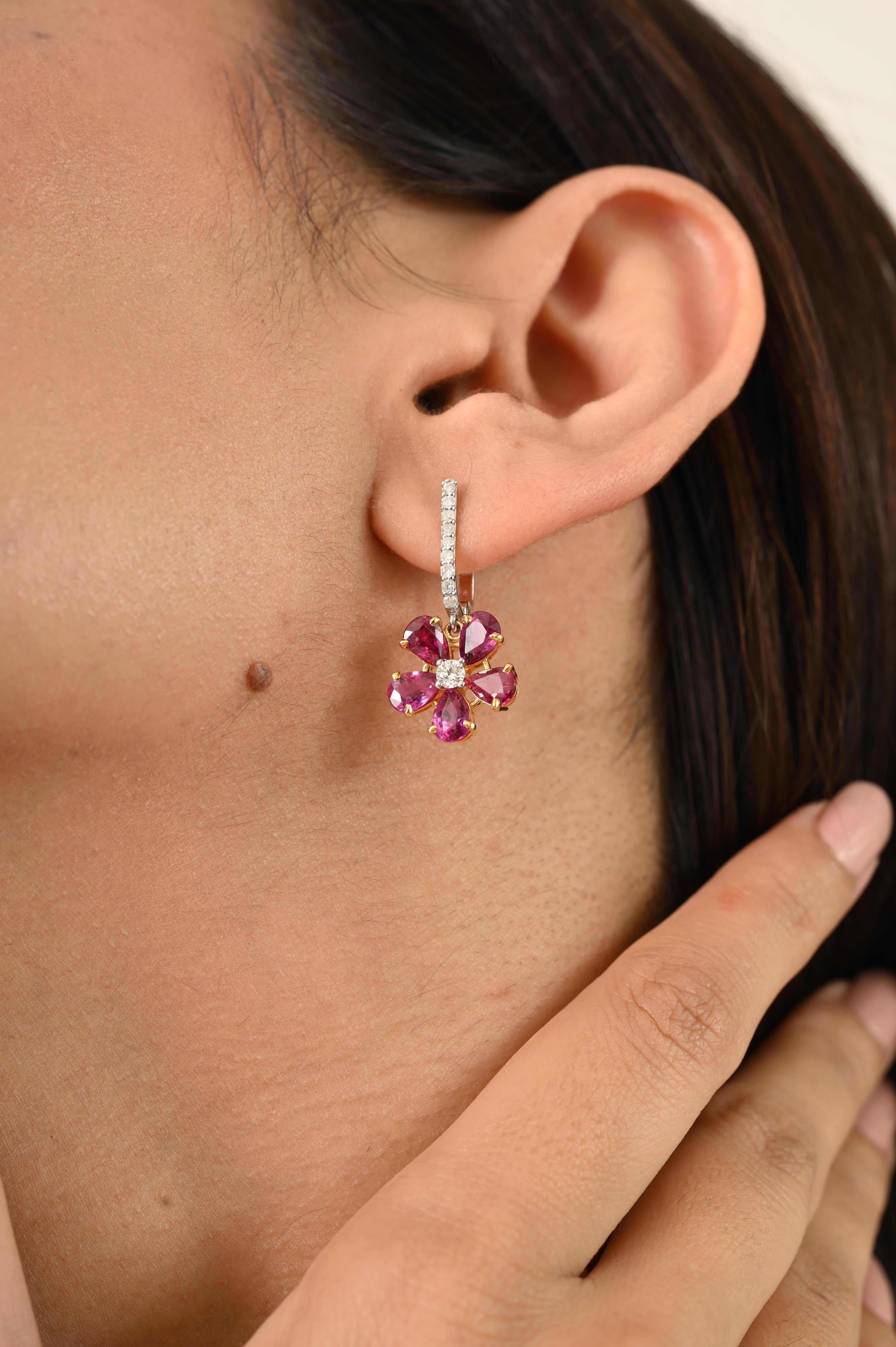 De las mujeres Pendientes Florales de Rubí y Diamantes con Cierre de Palanca Oro Bicolor 18k en venta