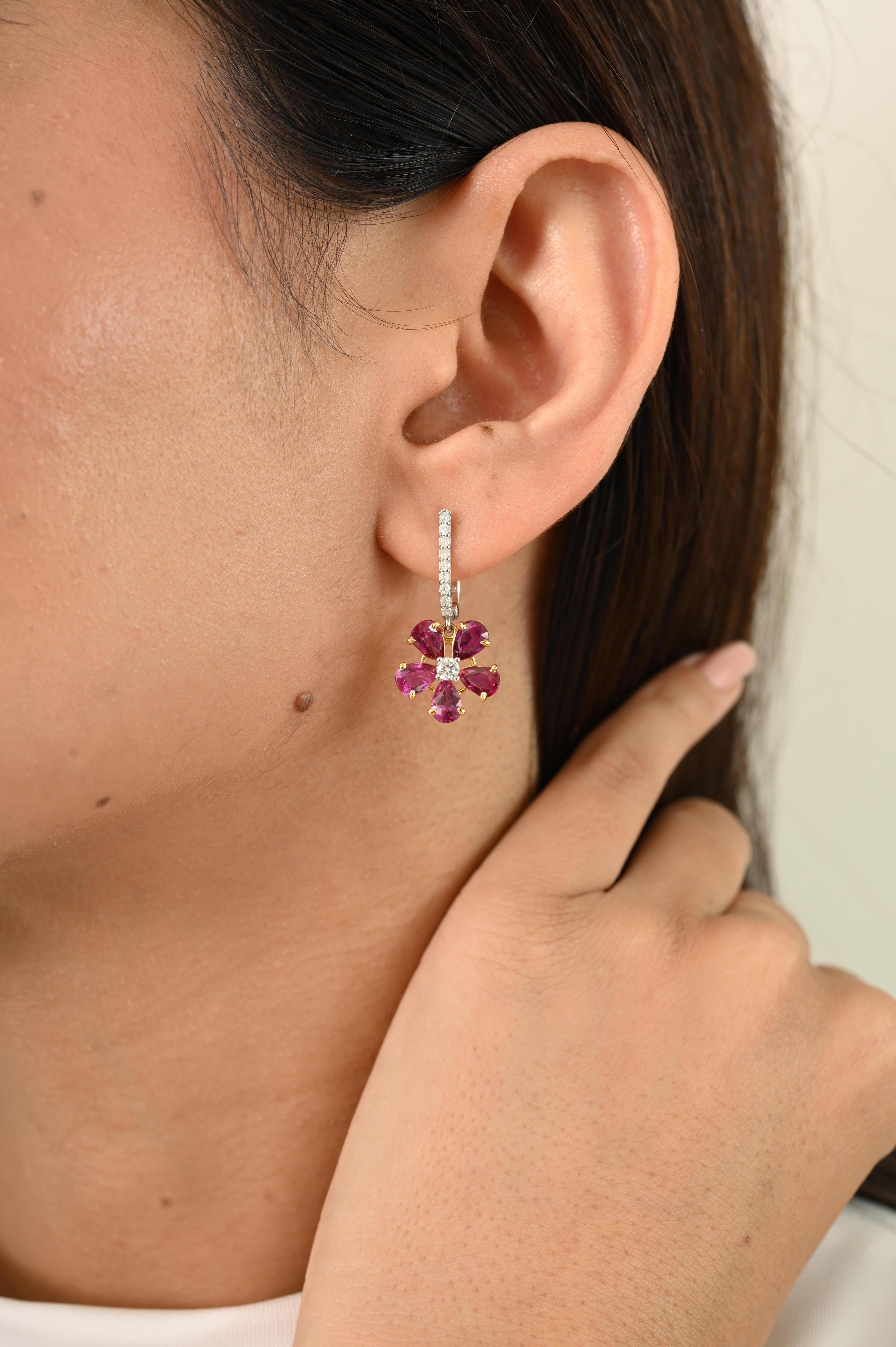Pendientes Florales de Rubí y Diamantes con Cierre de Palanca Oro Bicolor 18k en venta 2