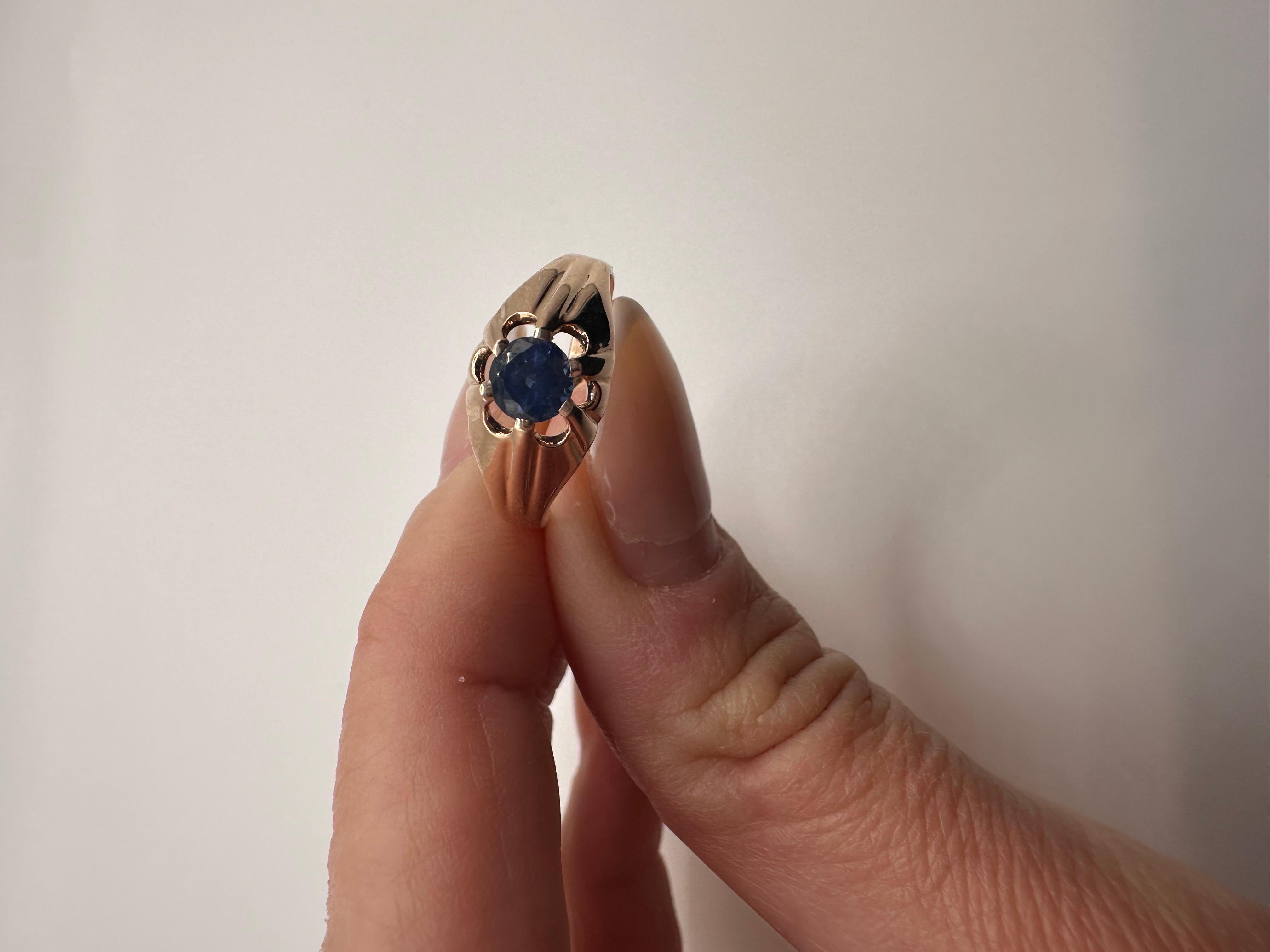 Bague solitaire en or rose 14 carats avec saphirs à fleurs en vente 6