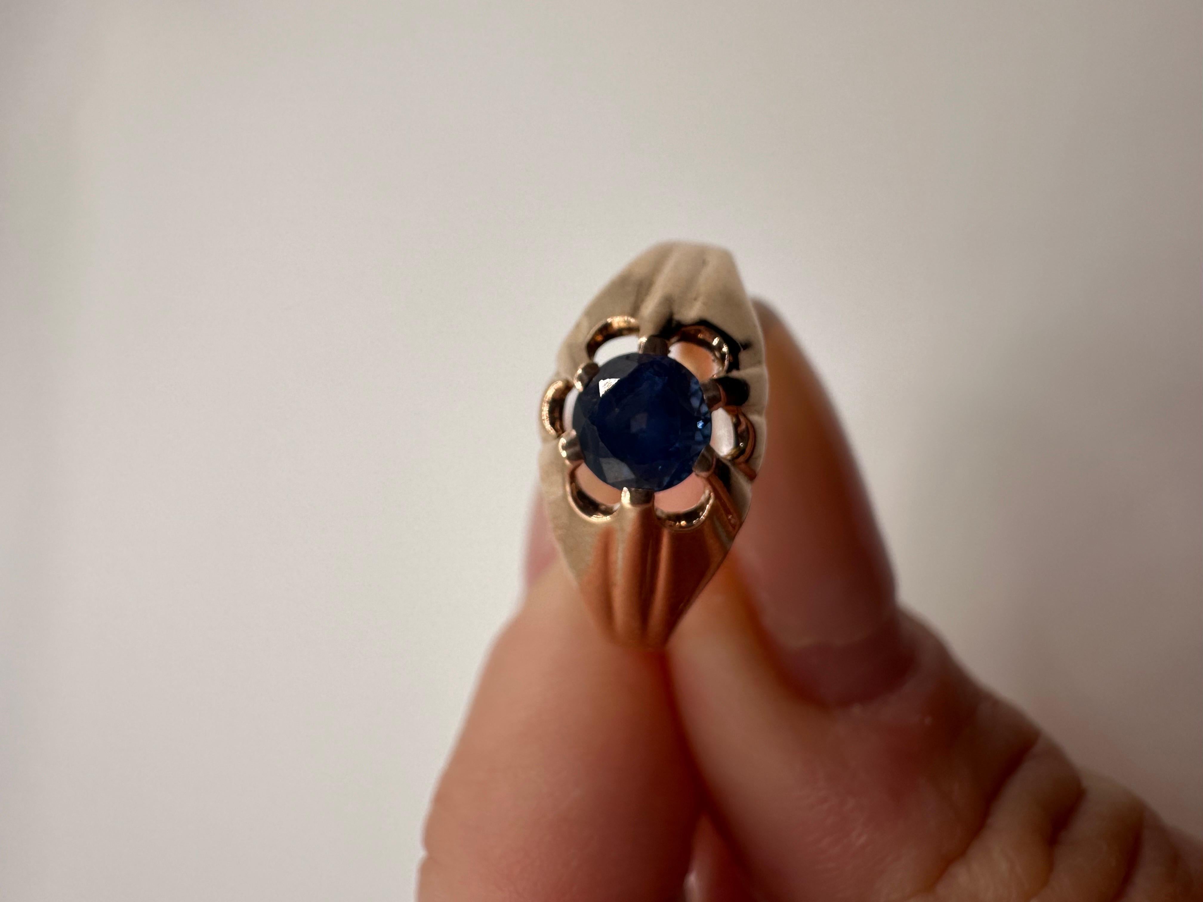 Bague solitaire en or rose 14 carats avec saphirs à fleurs en vente 4