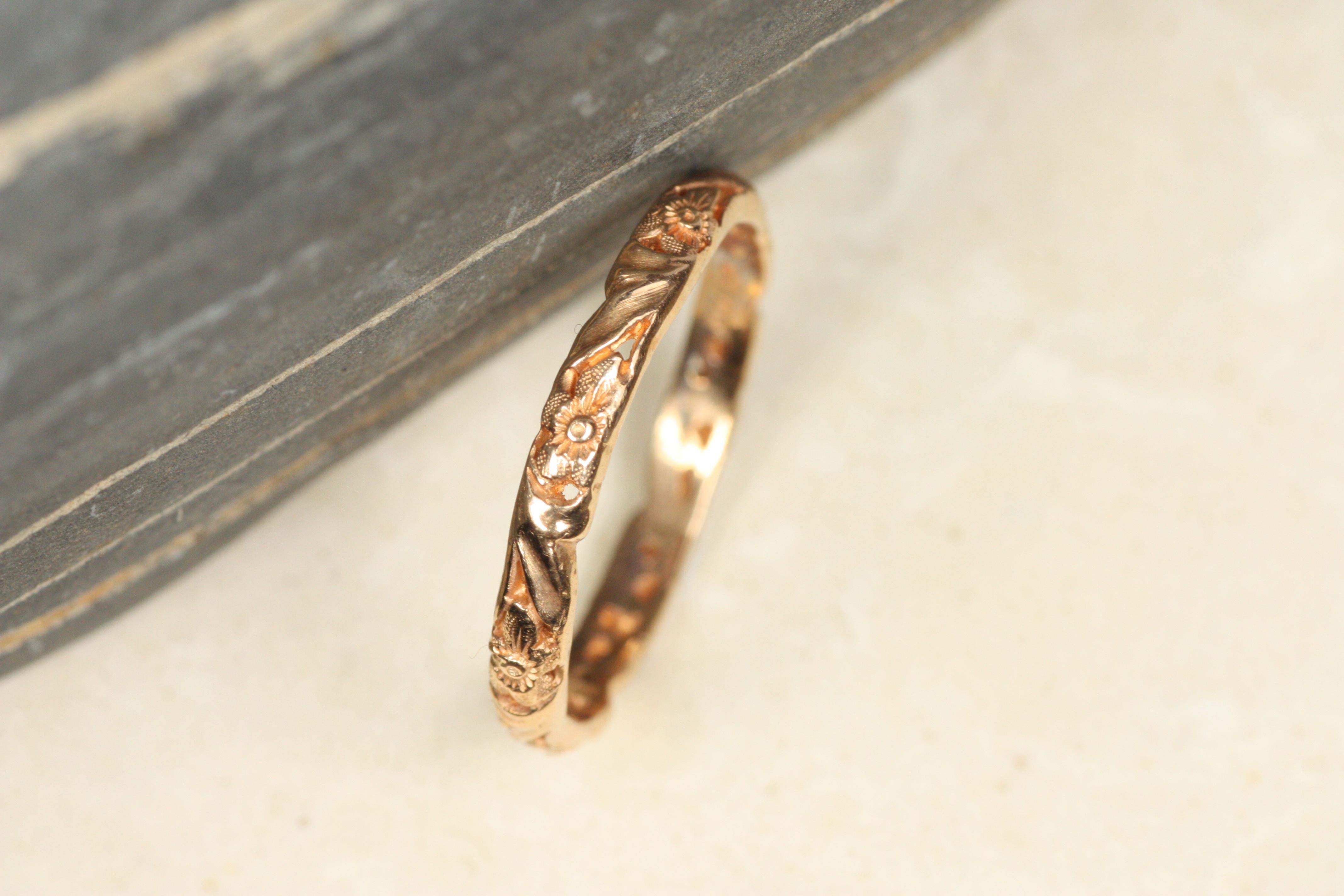 Modern Floral Sculpted Rose Gold Vintage-Inspired Wedding Band For Sale