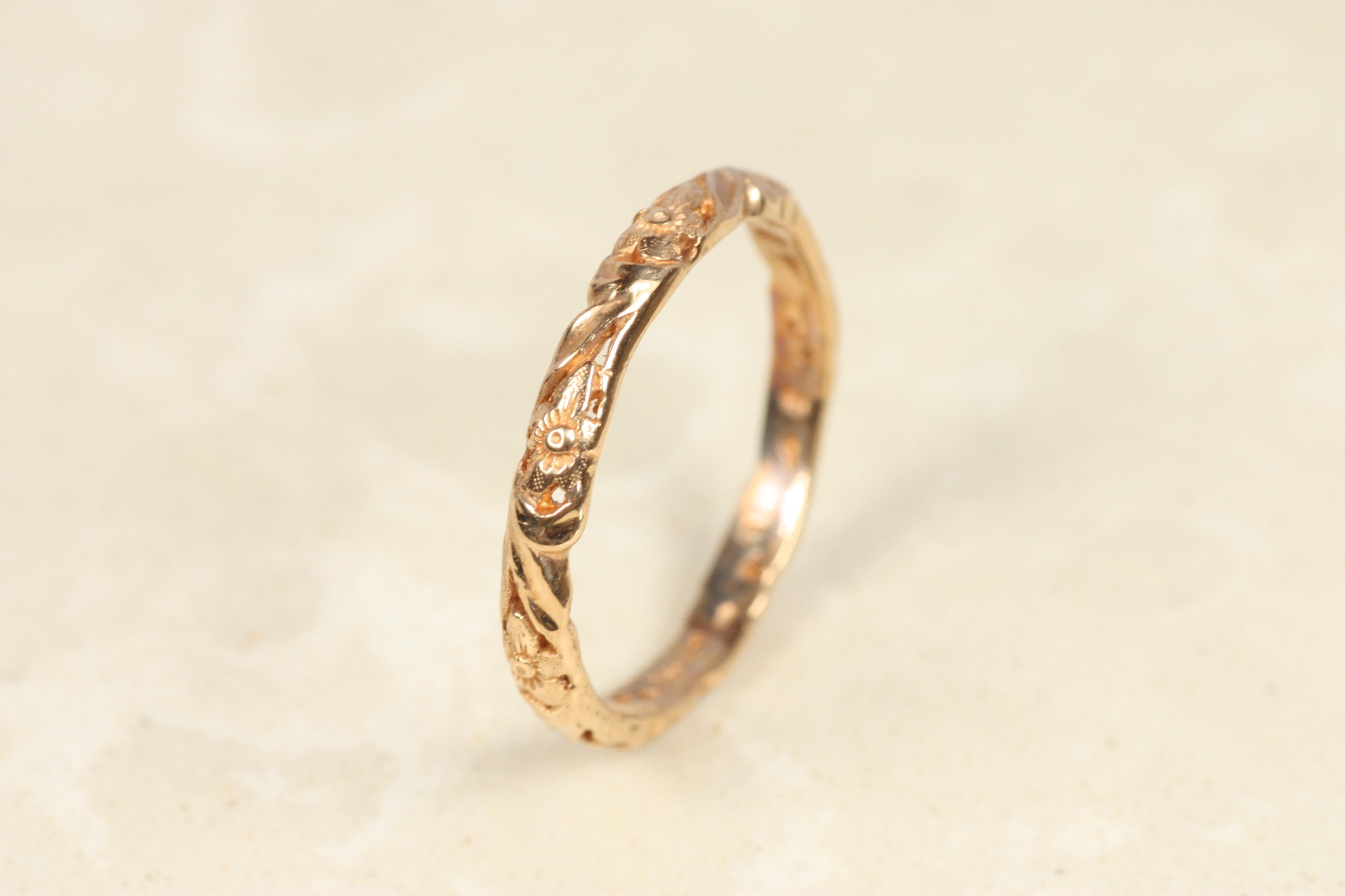 Floral Sculpted Rose Gold Vintage-Inspired Wedding Band In New Condition For Sale In Santa Monica, CA