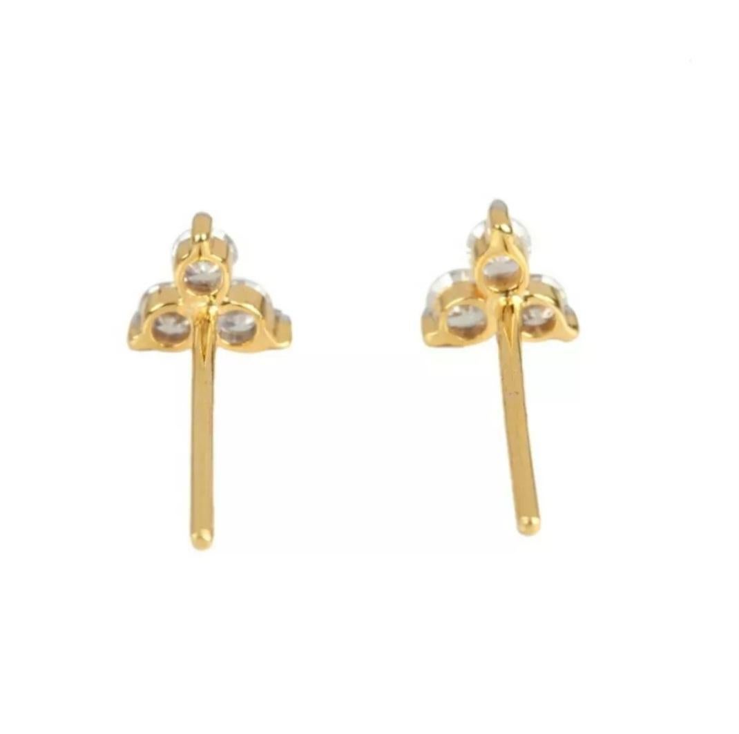 Floral Shaped 14K Yellow Gold Diamond Stud Earring Handmade Engagement Jewelry In New Condition For Sale In Chicago, IL