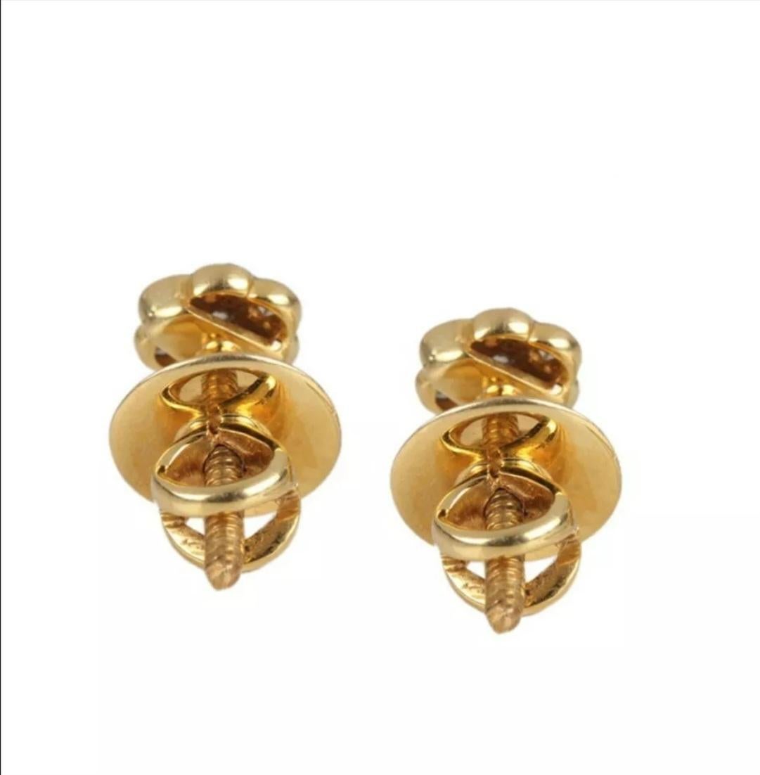 Round Cut Floral Shaped 14K Yellow Gold Natural Diamond Small Handmade Fine Jewelry Gift For Sale
