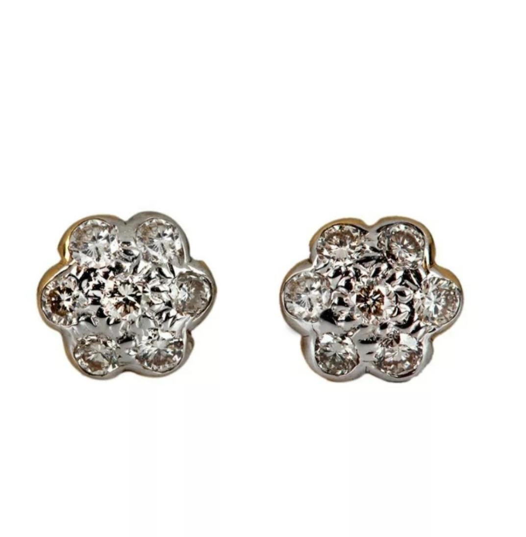 Floral Shaped 14K Yellow Gold Natural Diamond Small Handmade Fine Jewelry Gift In New Condition For Sale In Chicago, IL