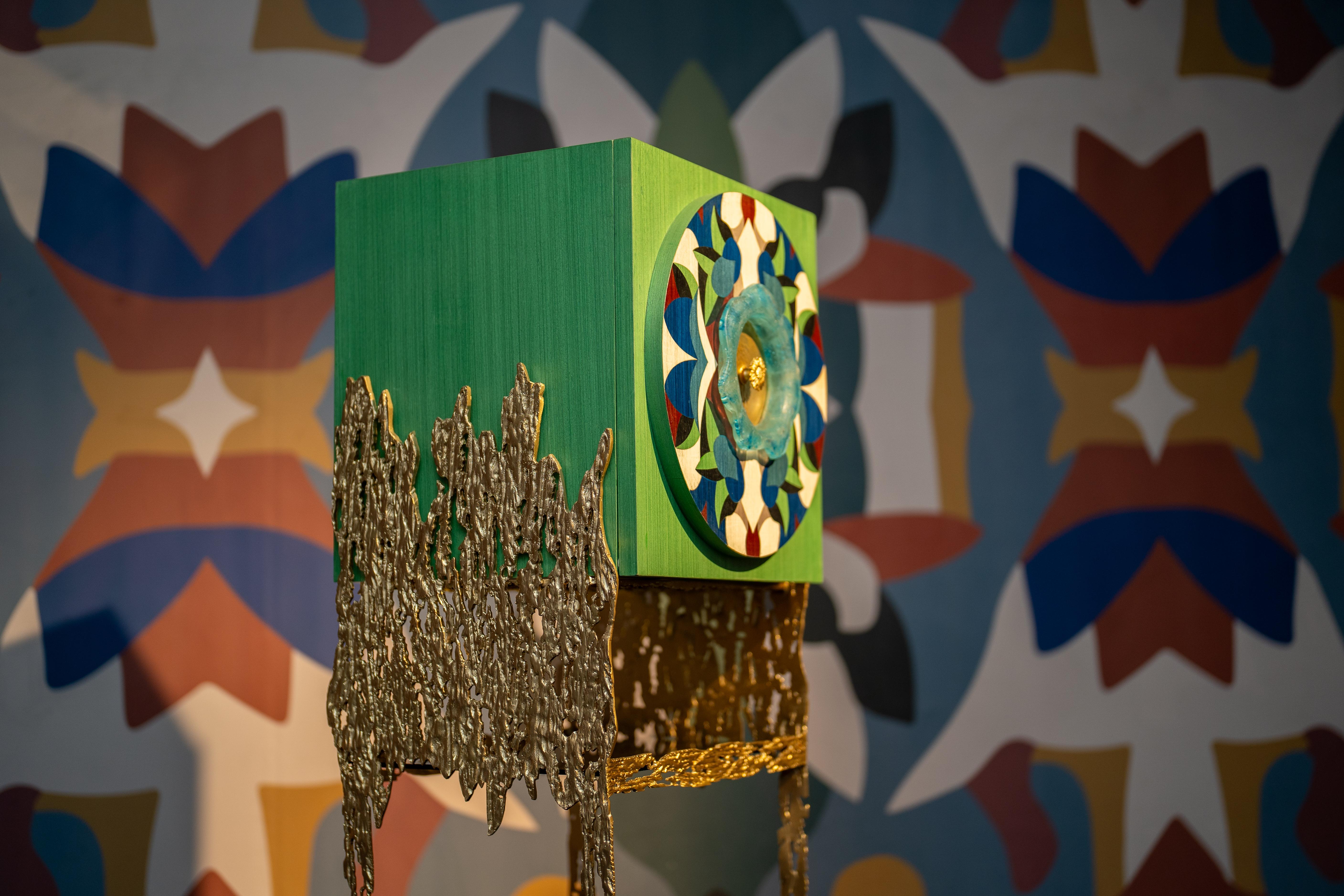 FLORAL-Mueble de madera maciza, cristal hecho a mano, latón macizo y chapa multicolor Pintado en venta