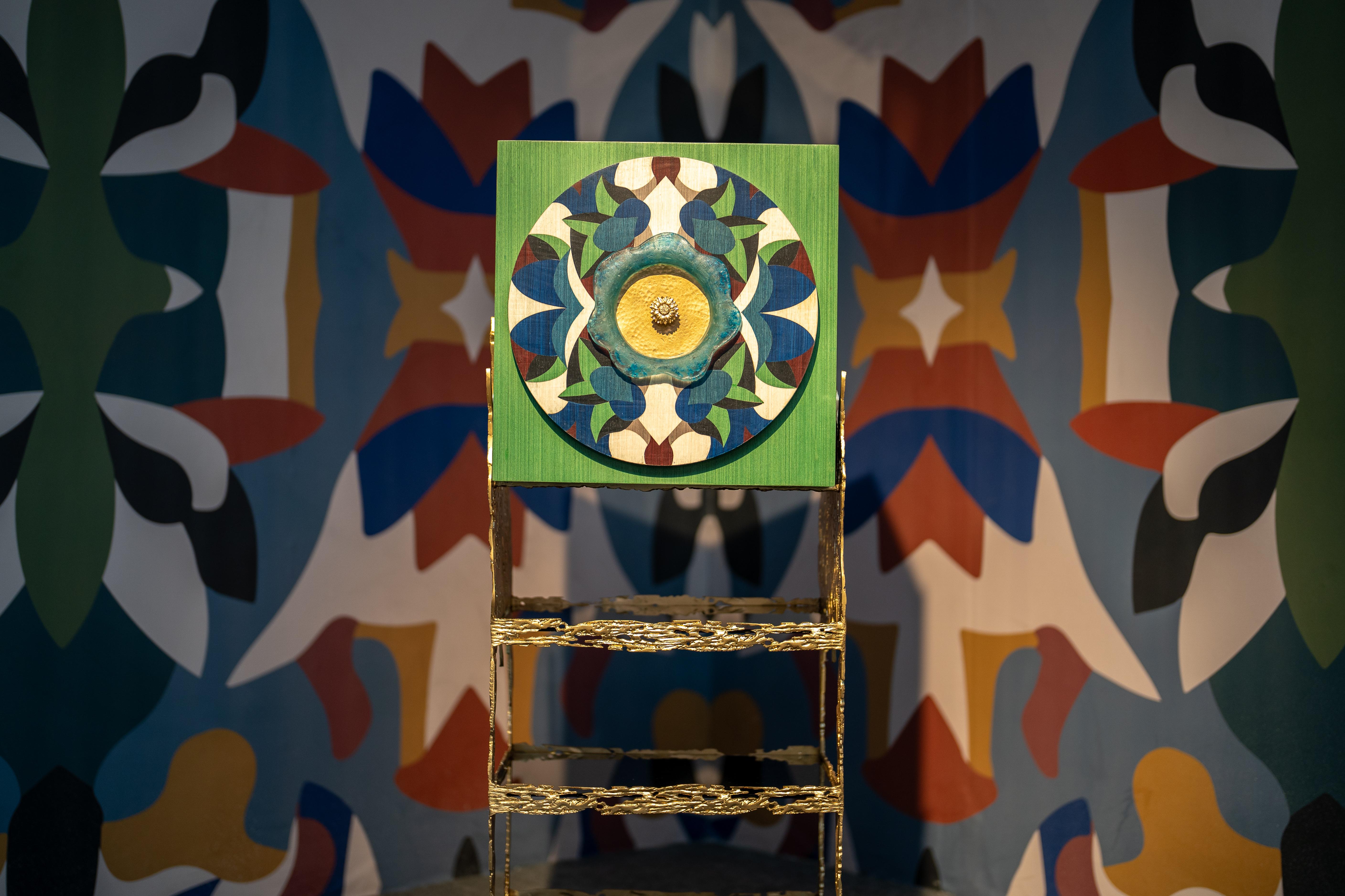 FLORAL-Mueble de madera maciza, cristal hecho a mano, latón macizo y chapa multicolor en Nuevo estado para la venta en Giza Governorate, EG