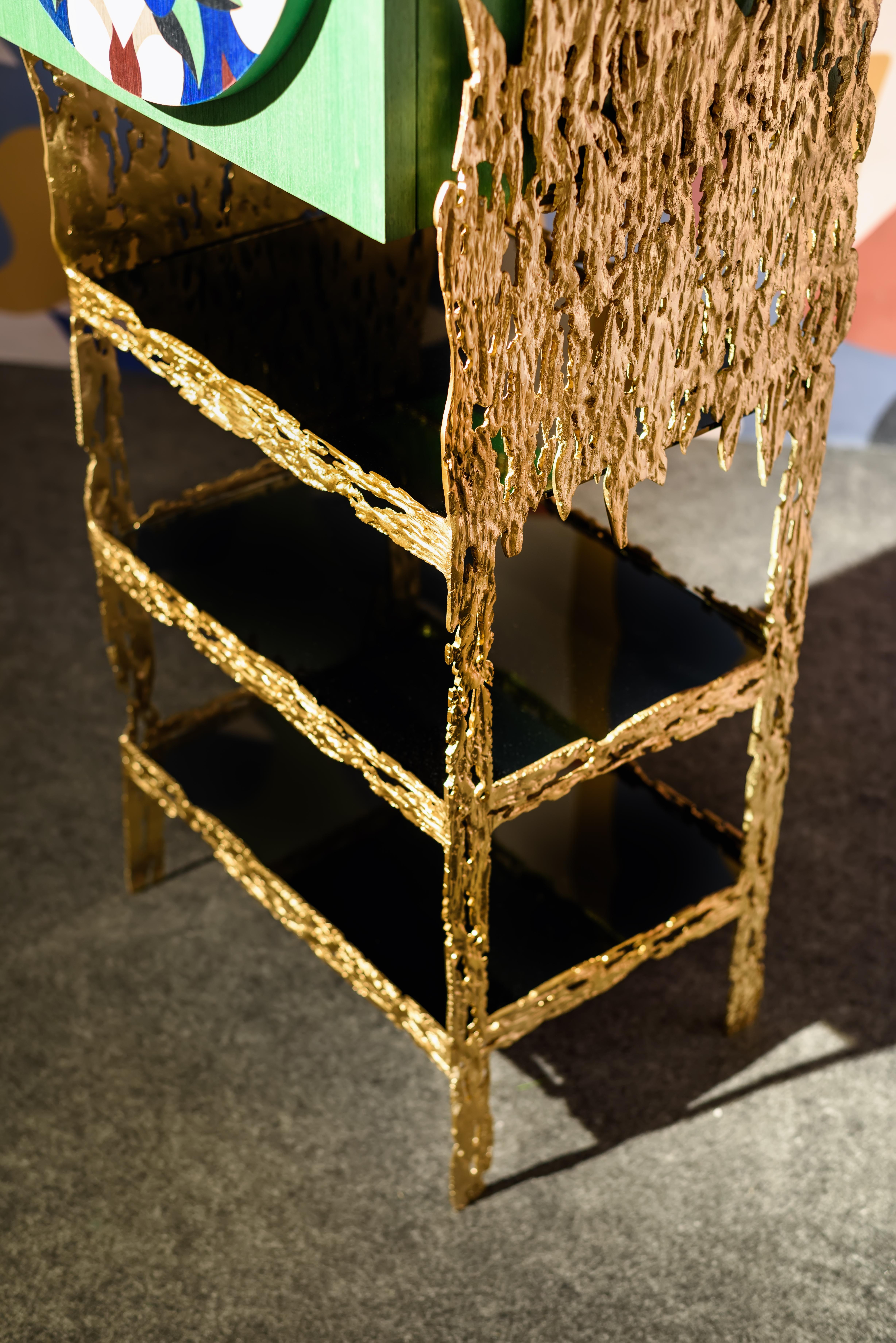 FLORAL-Mueble de madera maciza, cristal hecho a mano, latón macizo y chapa multicolor en venta 1