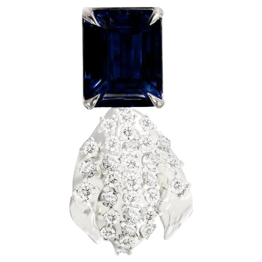 Broche fleur de saule avec saphirs et trente diamants en or blanc
