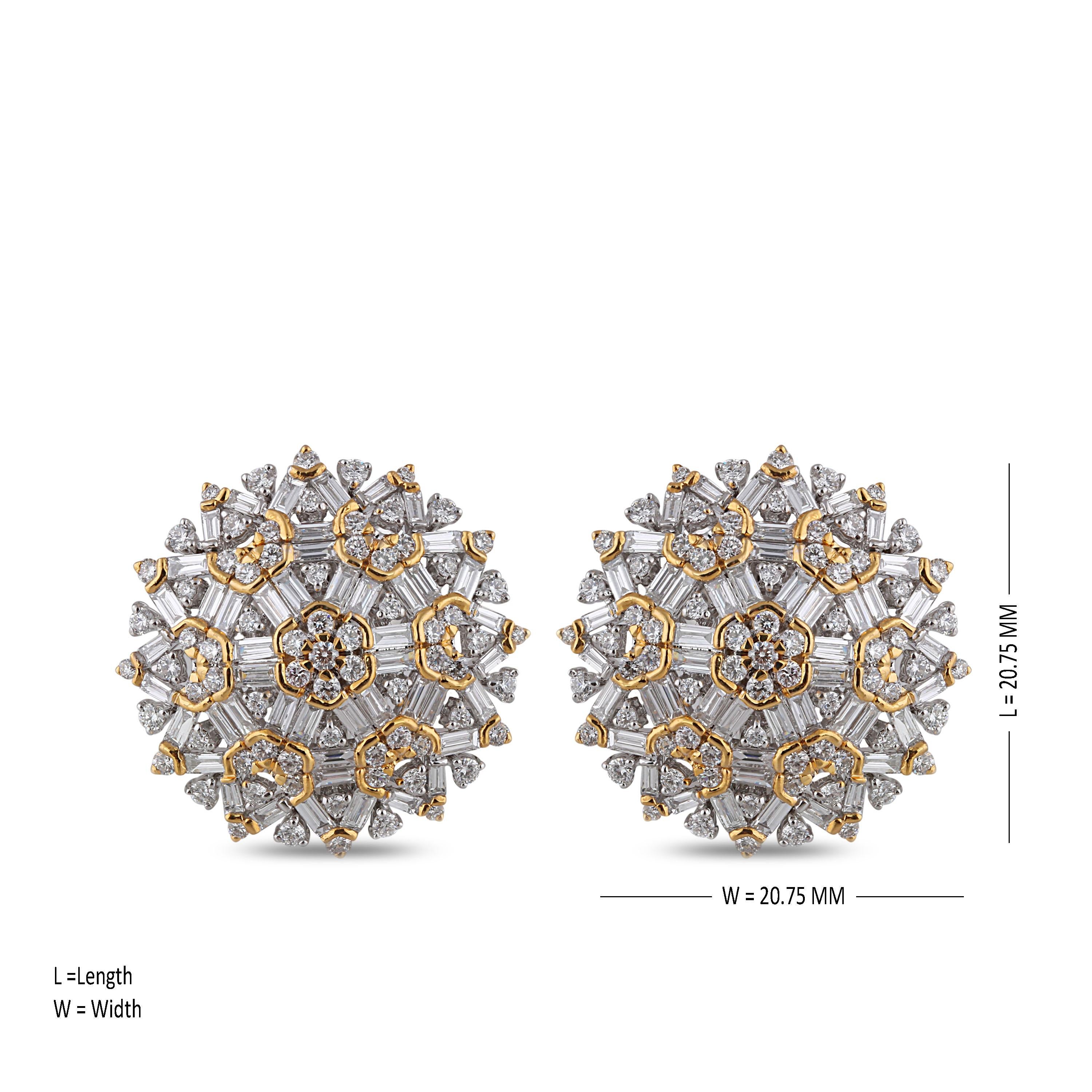 Floral Stud Earrings in Diamonds and 18 Karat Gold In New Condition In Mumbai, Maharashtra