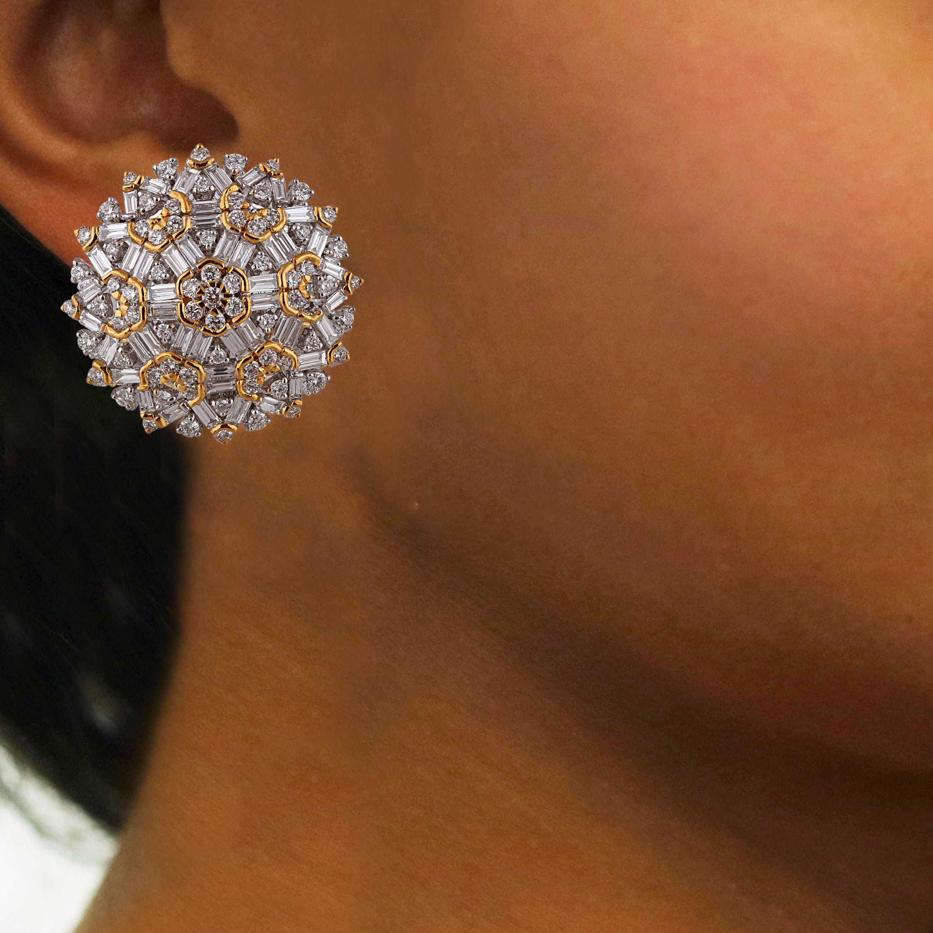 Floral Stud Earrings in Diamonds and 18 Karat Gold 1