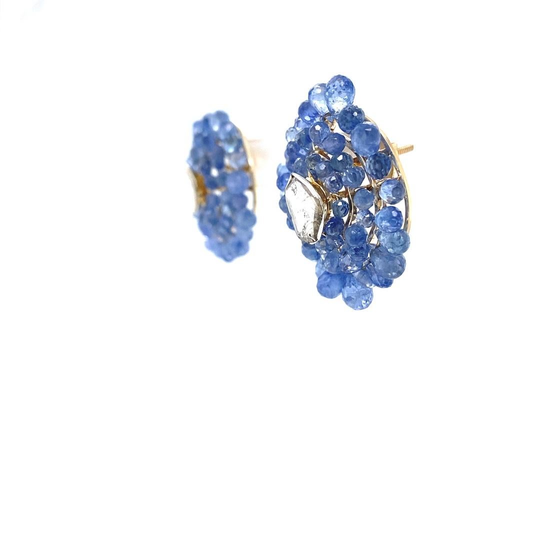 Floral Stud Polki Earrings with Blue Briolletes Gemstone set in 18k Solid Gold For Sale 1