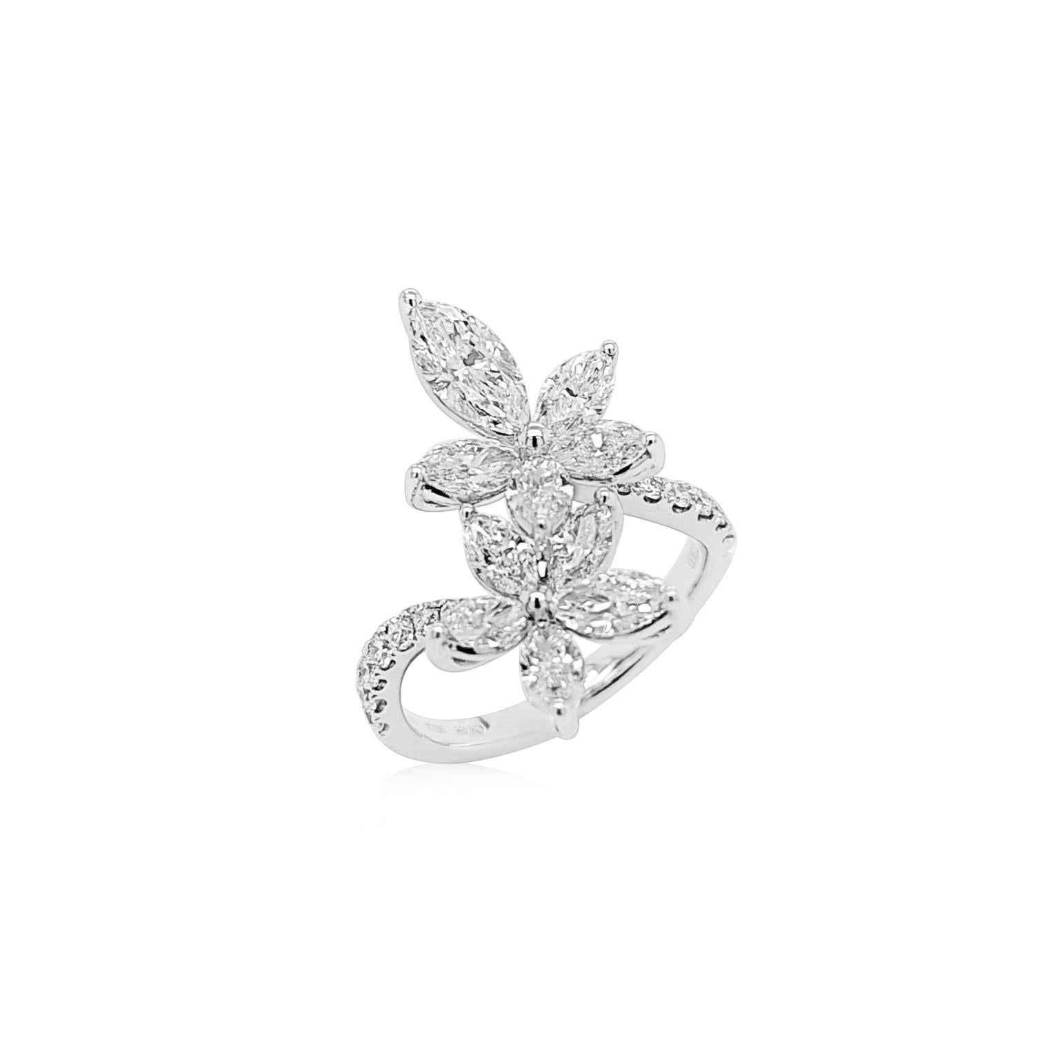 2,47 ct Anillo de cóctel de diamantes blancos talla marquesa y talla brillante redonda Corte marquesa en venta