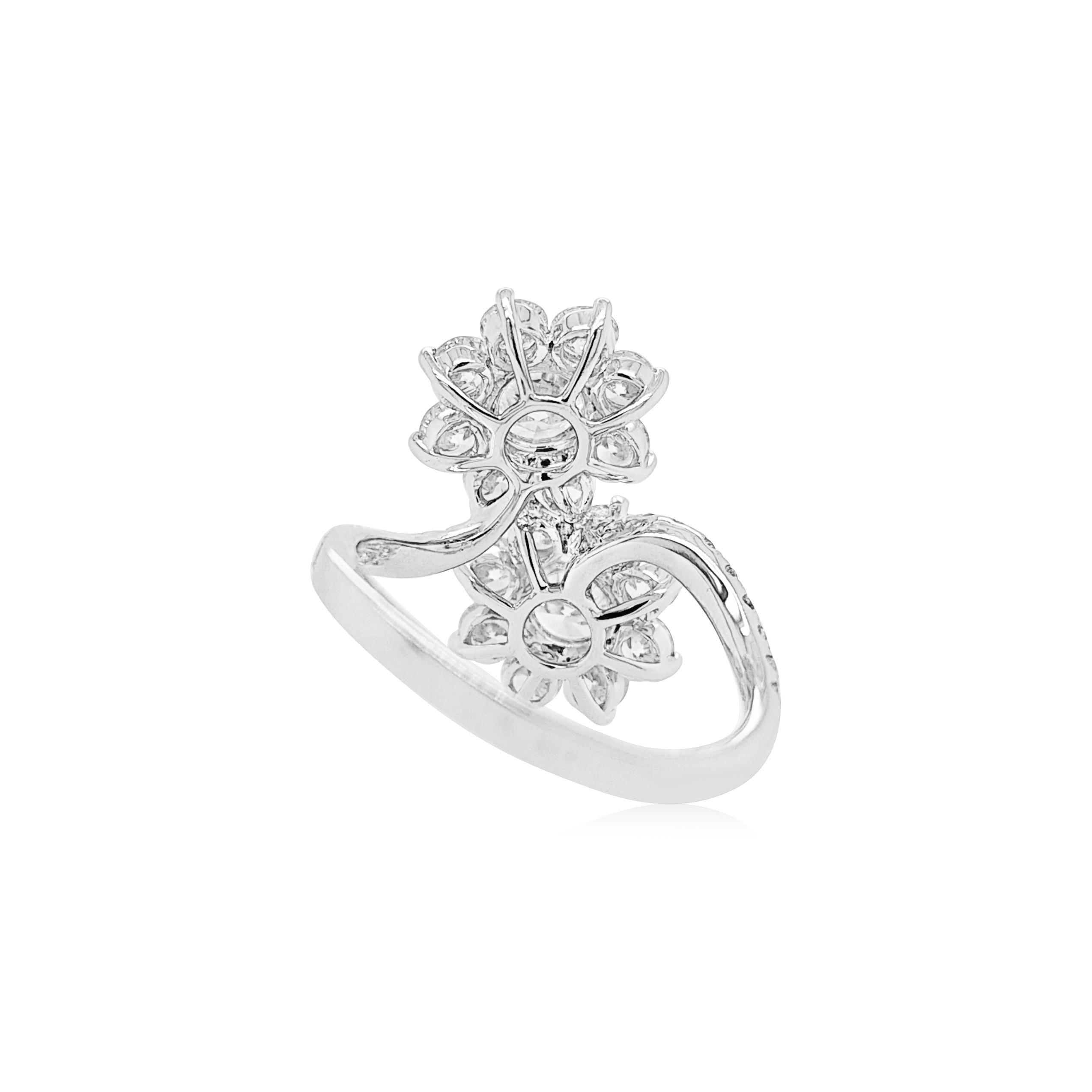 Round Cut 2.89 ct Round Brilliant Cut White Diamond Floral Cocktail Ring For Sale