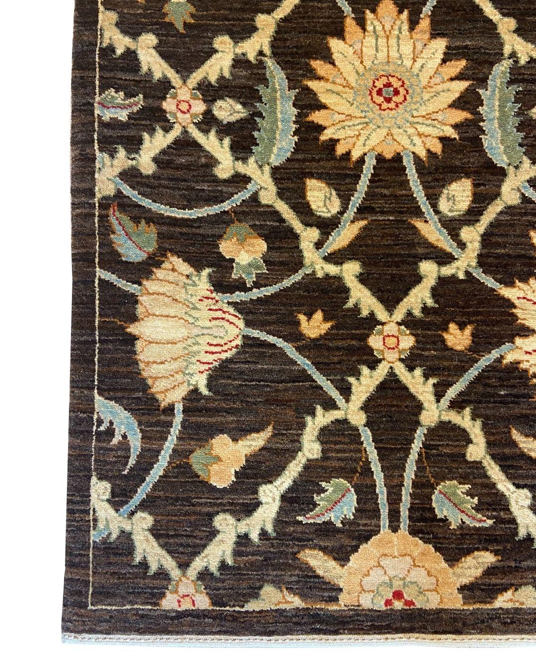 Floral Sultanabad Rugs 4' x 6' Teppich in Braun, Gold, Sage, und Blau Bio-Wolle (Pflanzlich gefärbt) im Angebot