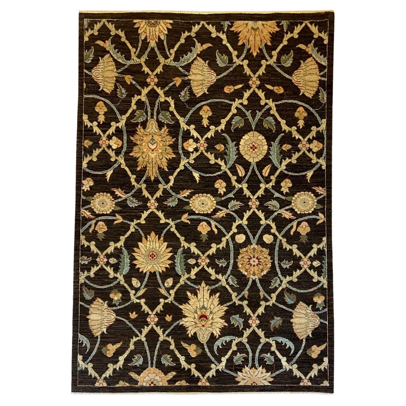 Floral Sultanabad Rugs 4' x 6' Teppich in Braun, Gold, Sage, und Blau Bio-Wolle im Angebot