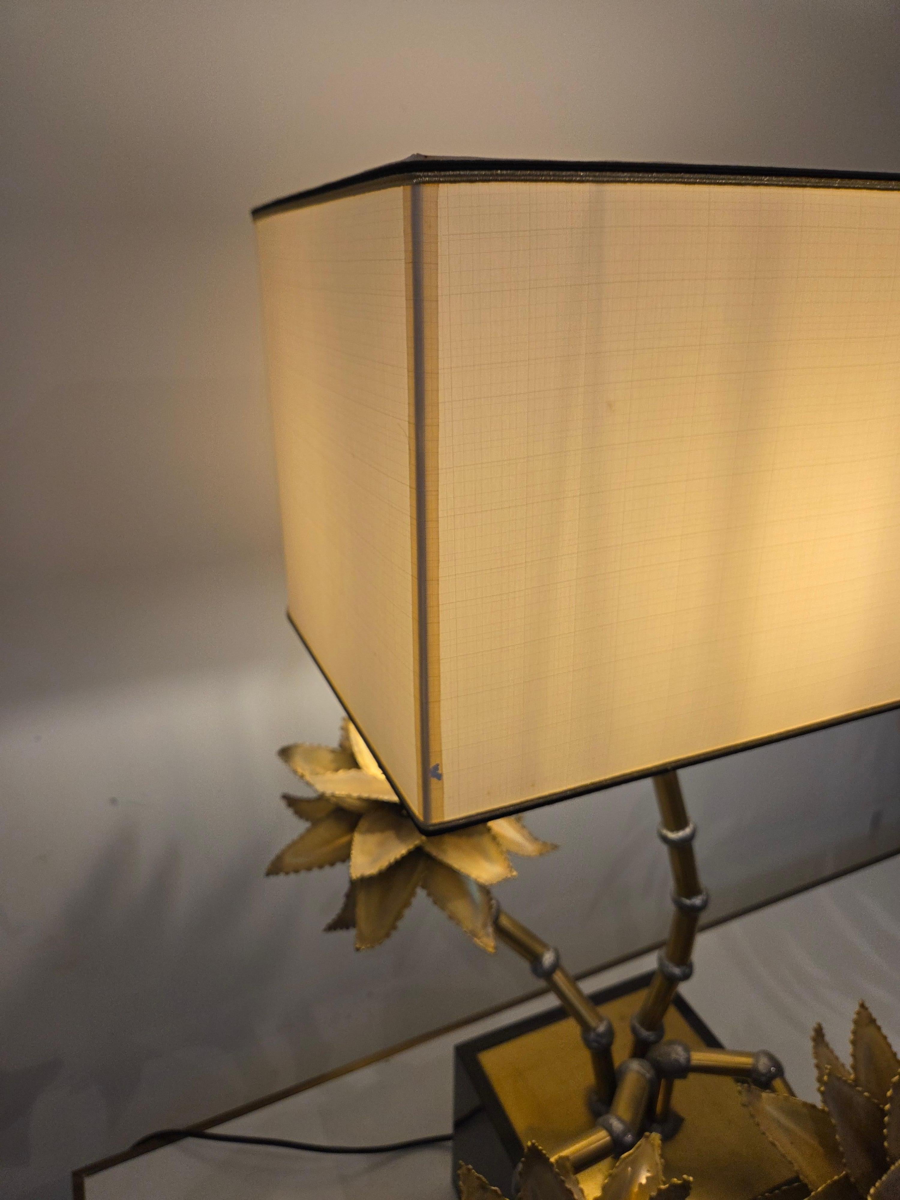 Lampada da tavolo floreale di 