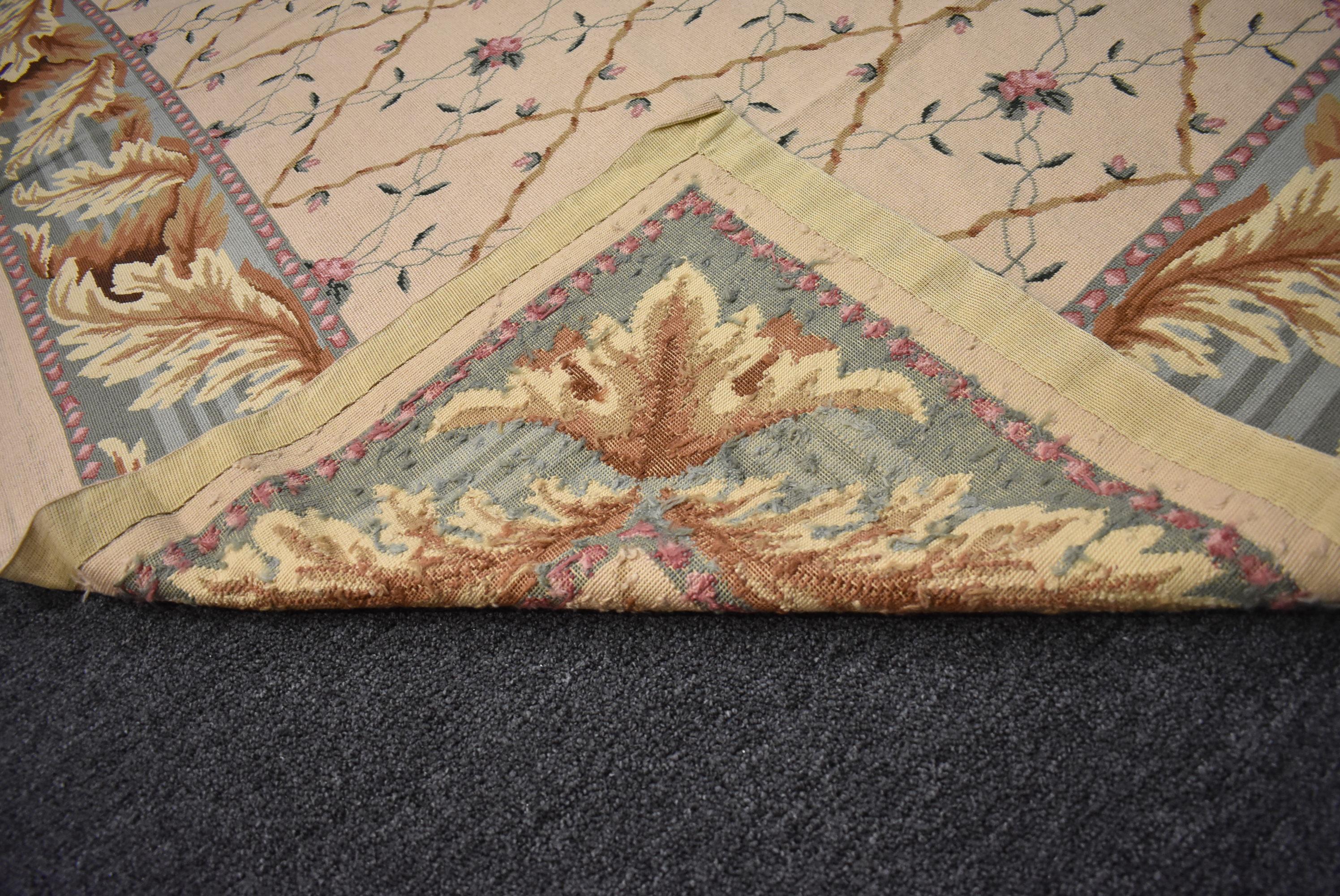 Floral tapestry rug with roses and lattace designs in Aubusson - Beauvais style. Very nice condition. Dimensions: 106
