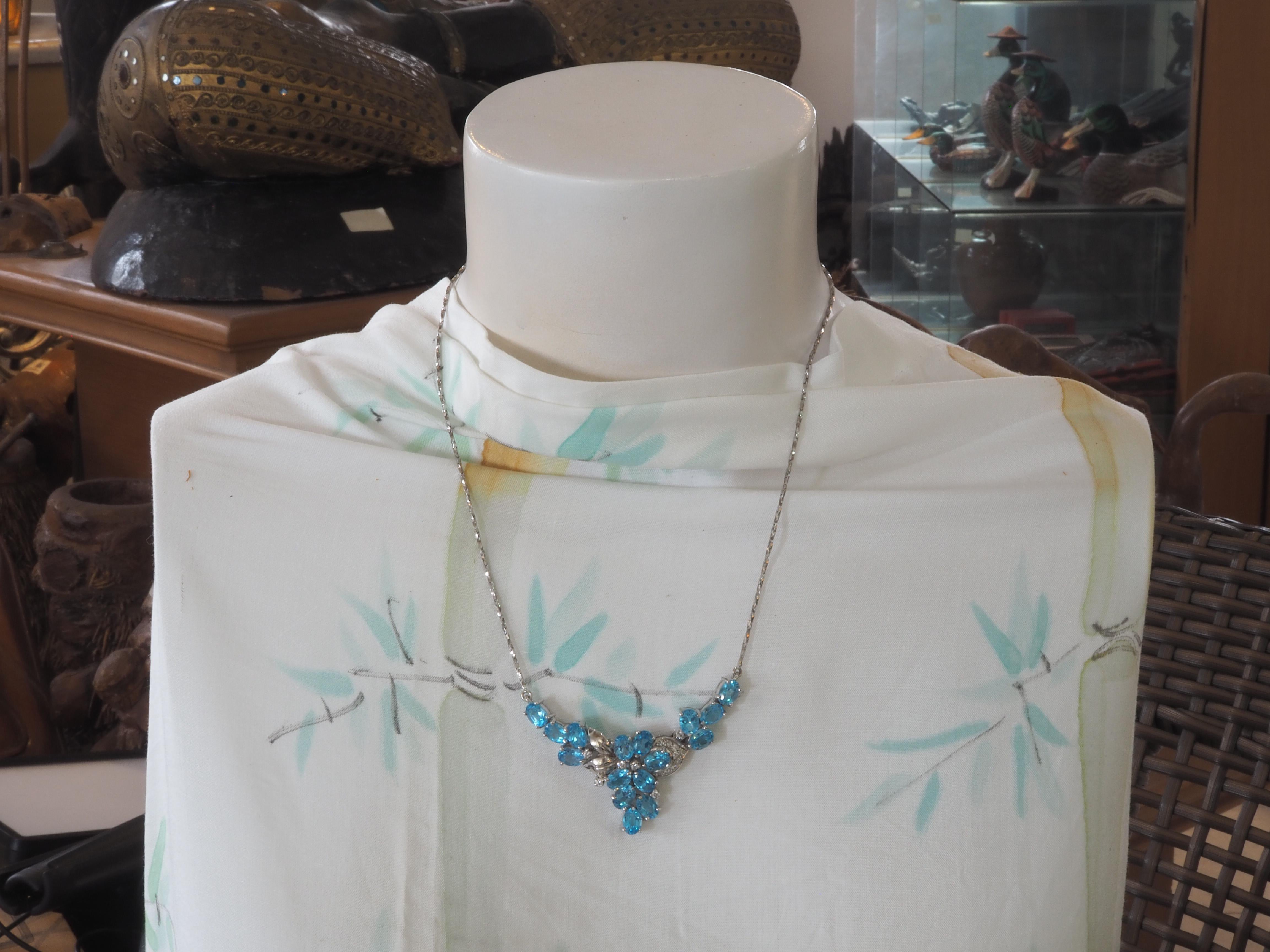 Floral Themed 13.85ct Blue Topaz & Quartz Sterling Silver Chain Necklace For Sale 1