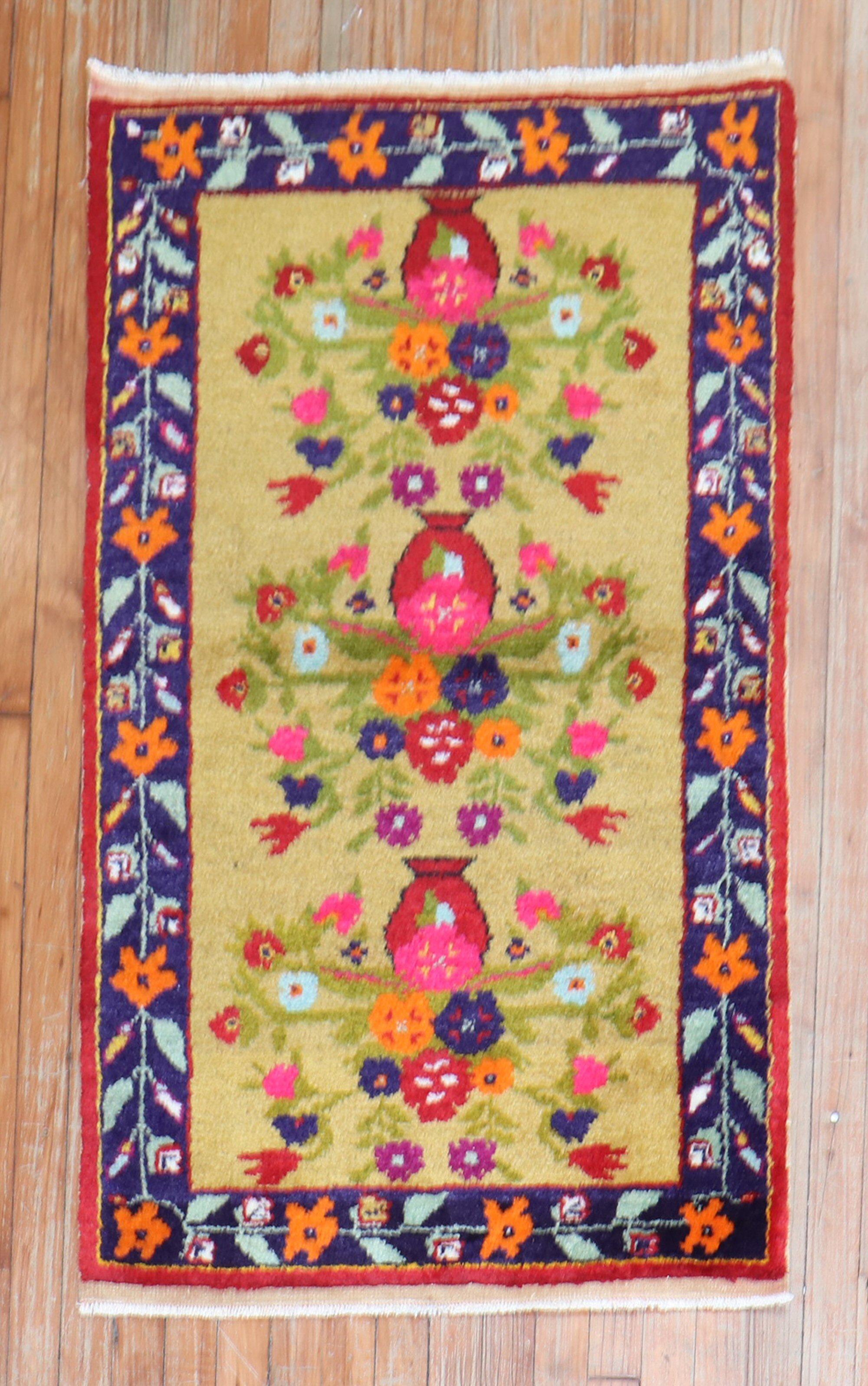 mid-20th-century Bright color Turkish Konya Scatter size floral motif rug

Measures: 2'7'' x 4'2''.

 

