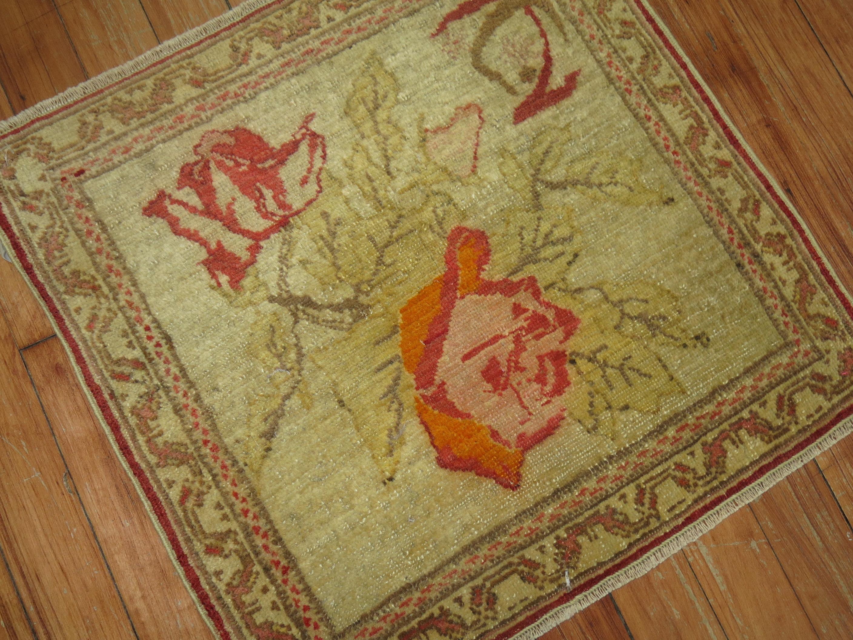 Floral Turkish Sivas Mat Rug In Good Condition For Sale In New York, NY