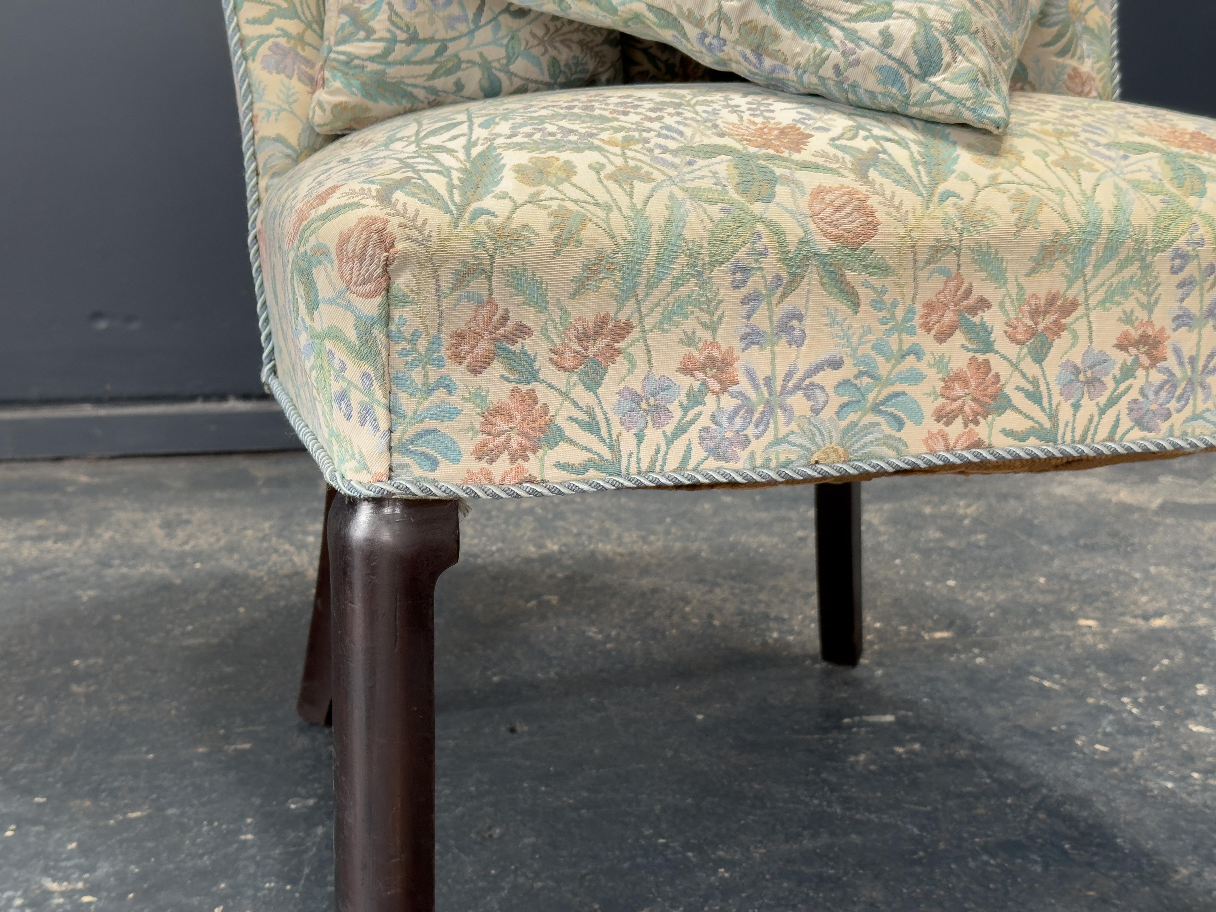 Chaise tapissée florale en vente 2