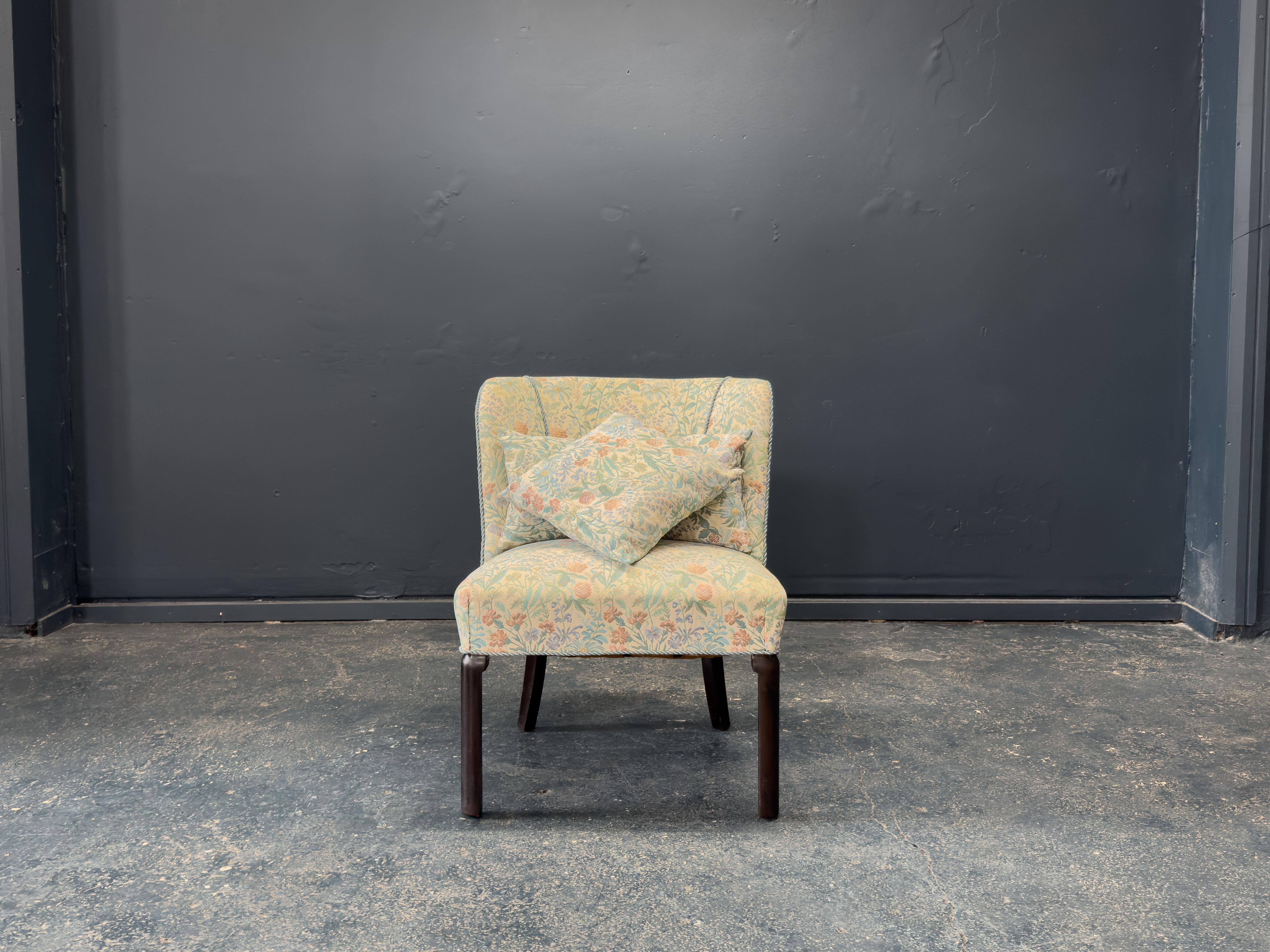 Mid-Century Modern Chaise tapissée florale en vente
