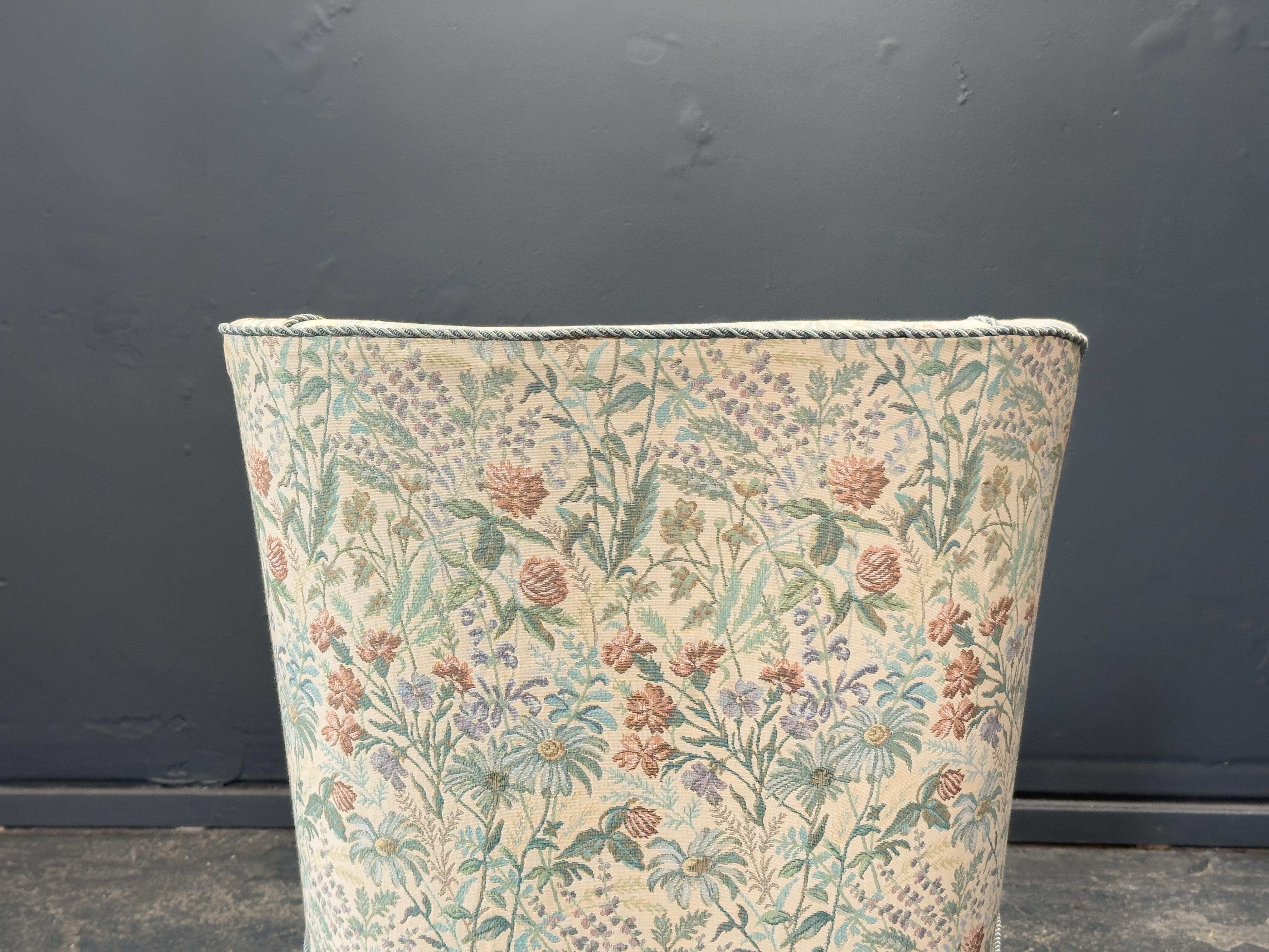 Chaise tapissée florale Bon état - En vente à London, GB