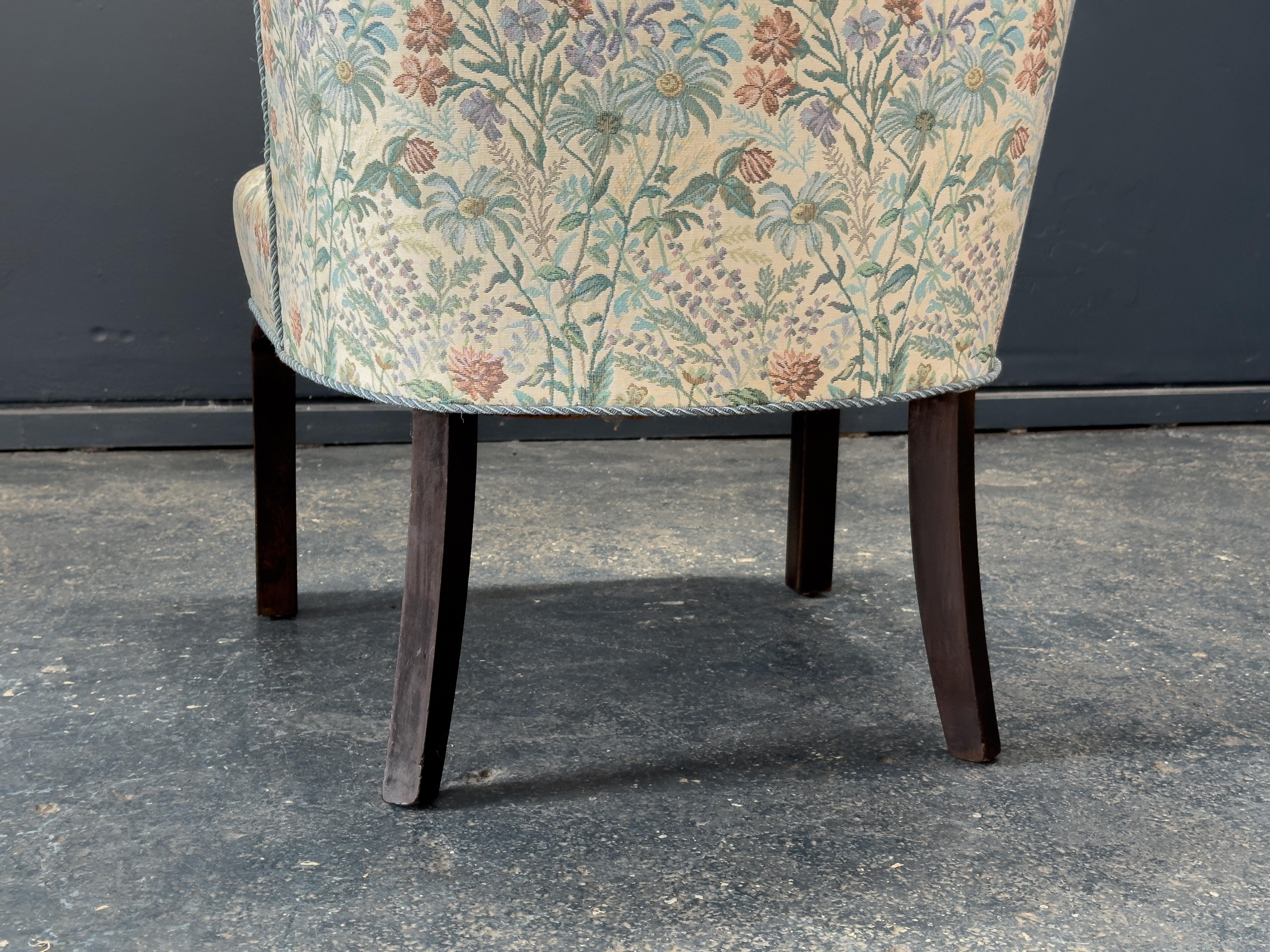 20ième siècle Chaise tapissée florale en vente