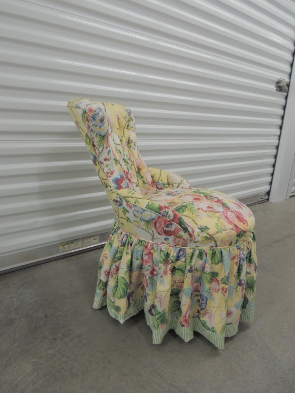 Floral upholstered Victorian Eastlake style slipper chair.
Turned wood legs with original brass casters (in the front legs only)
Newly re-upholster with floral patter cotton fabric and ruffled skirt.
Tight seat and tufted back.
Size: SD 18