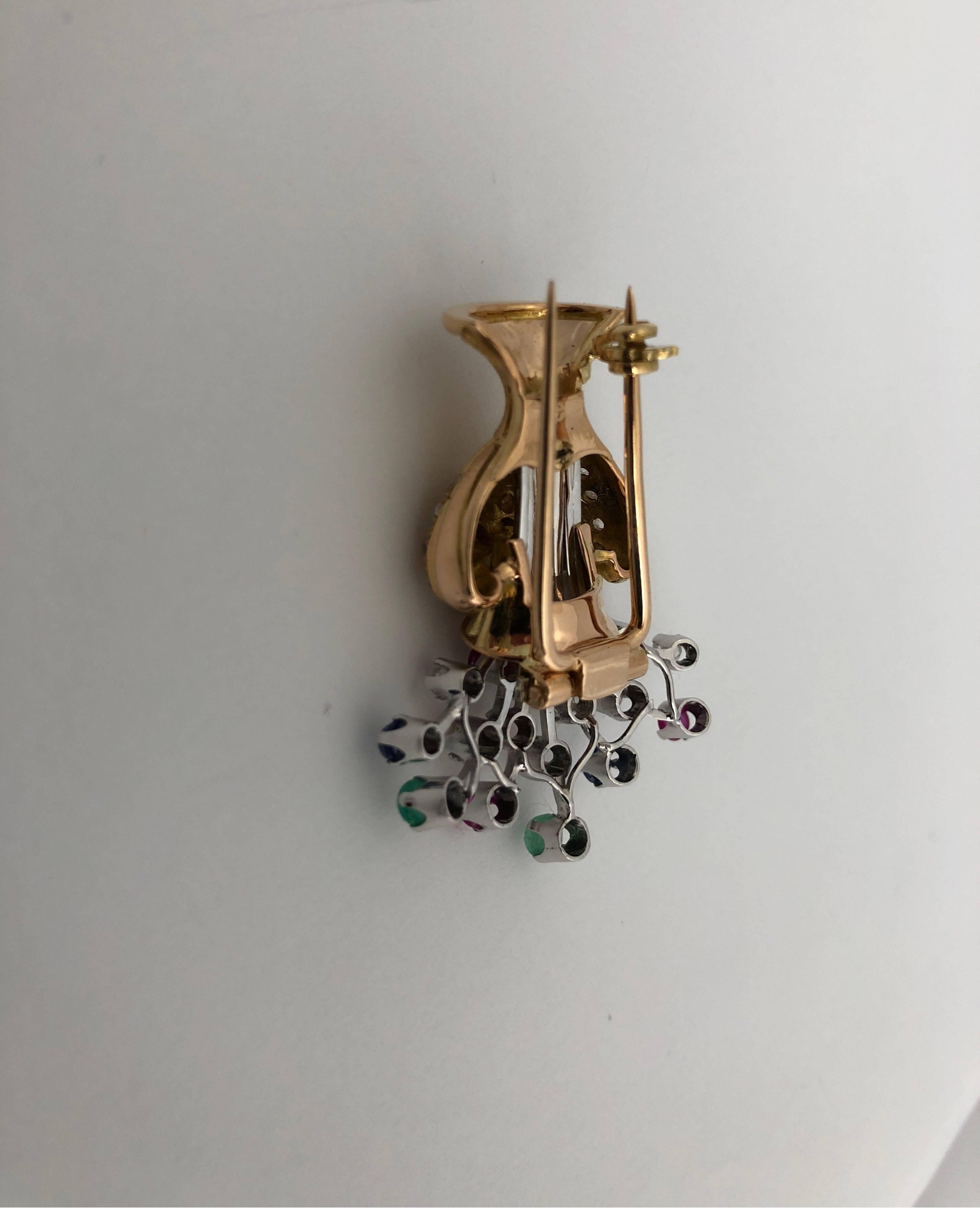 Floral Vase Brooch in Yellow Gold and Gemstones For Sale 1